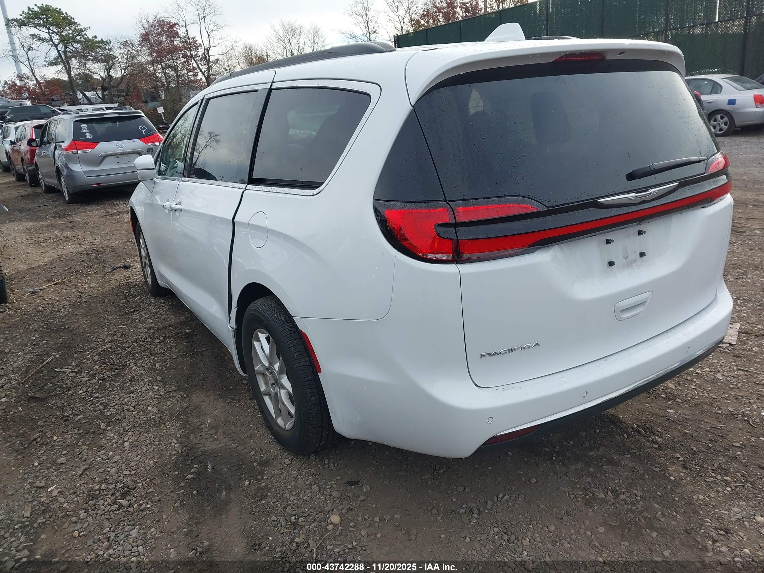 CHRYSLER PACIFICA image 3