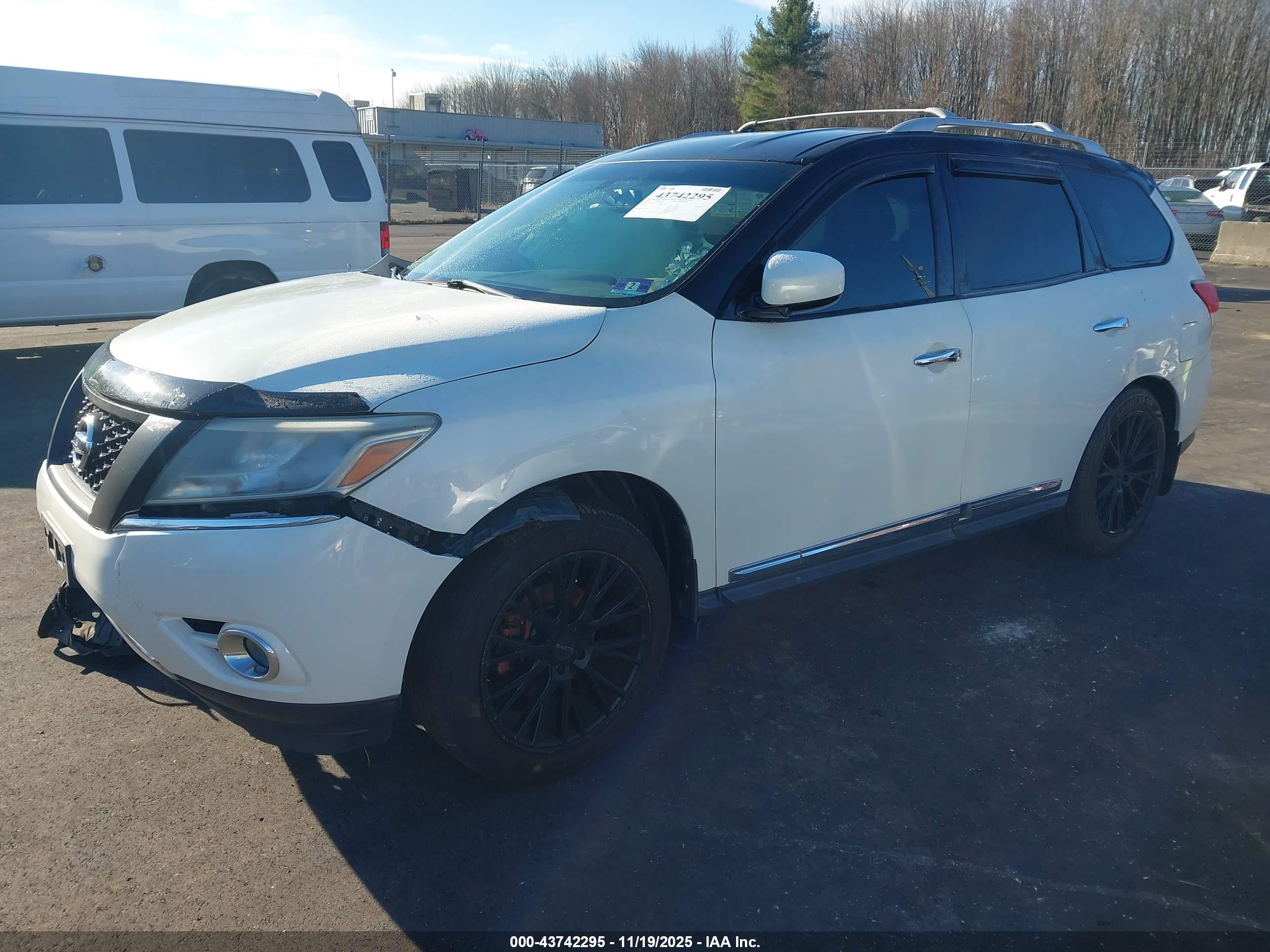 NISSAN PATHFINDER image 2