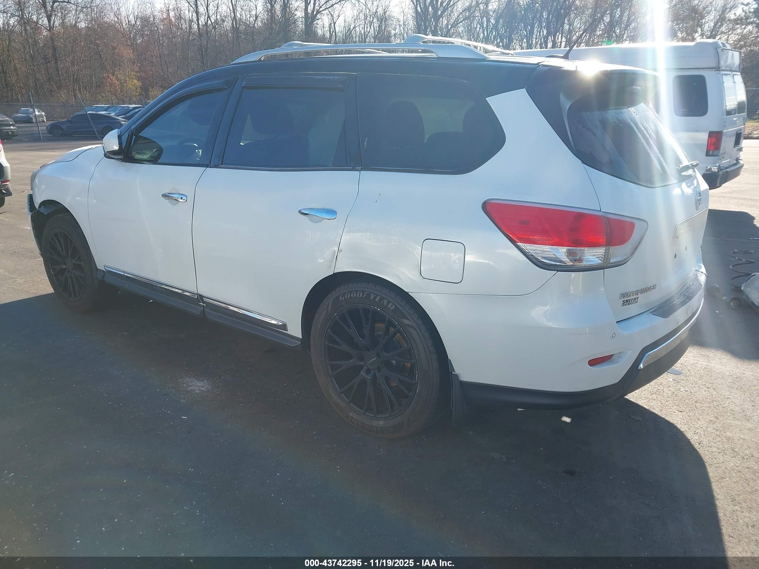 NISSAN PATHFINDER image 3
