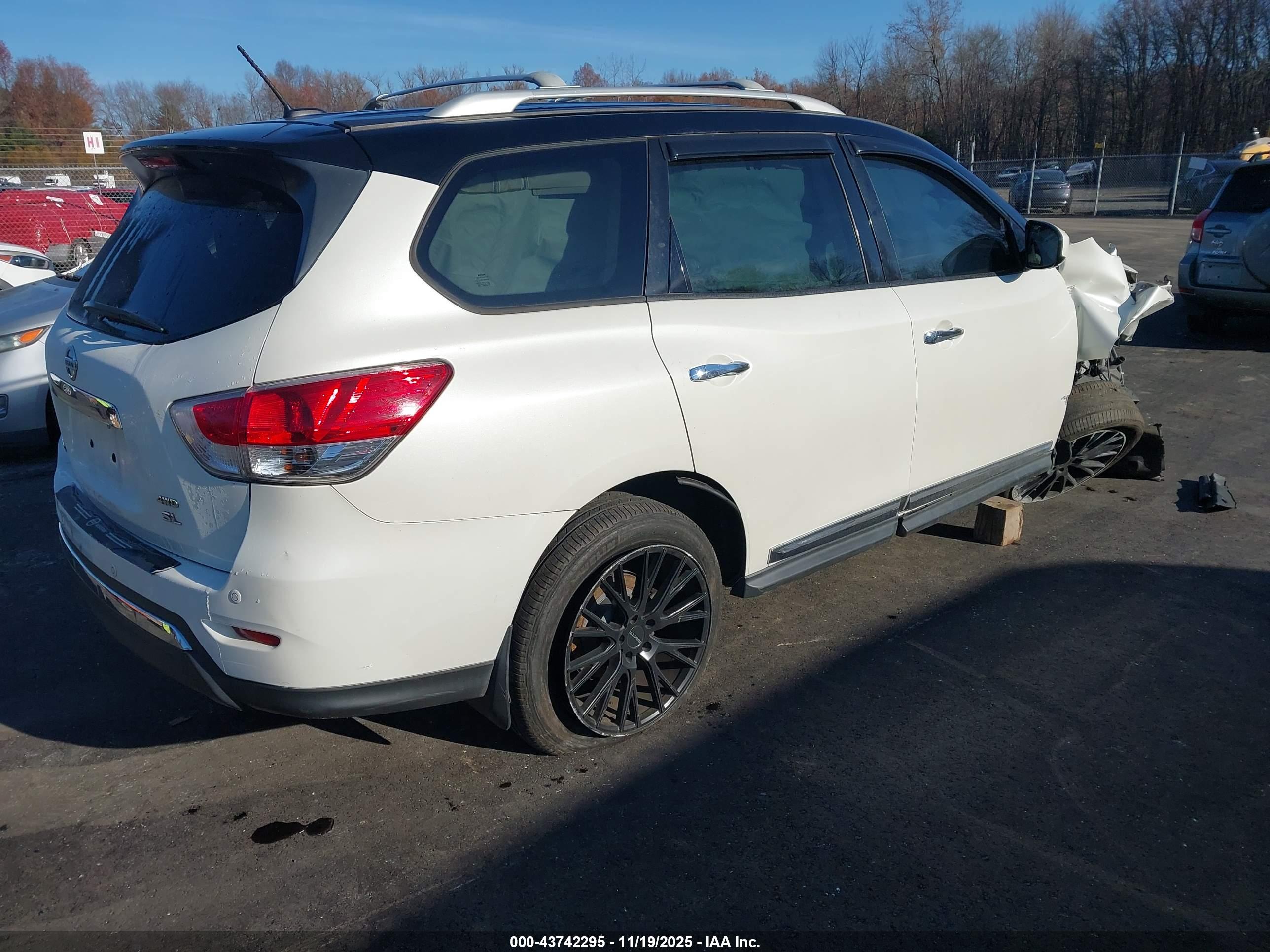 NISSAN PATHFINDER image 4