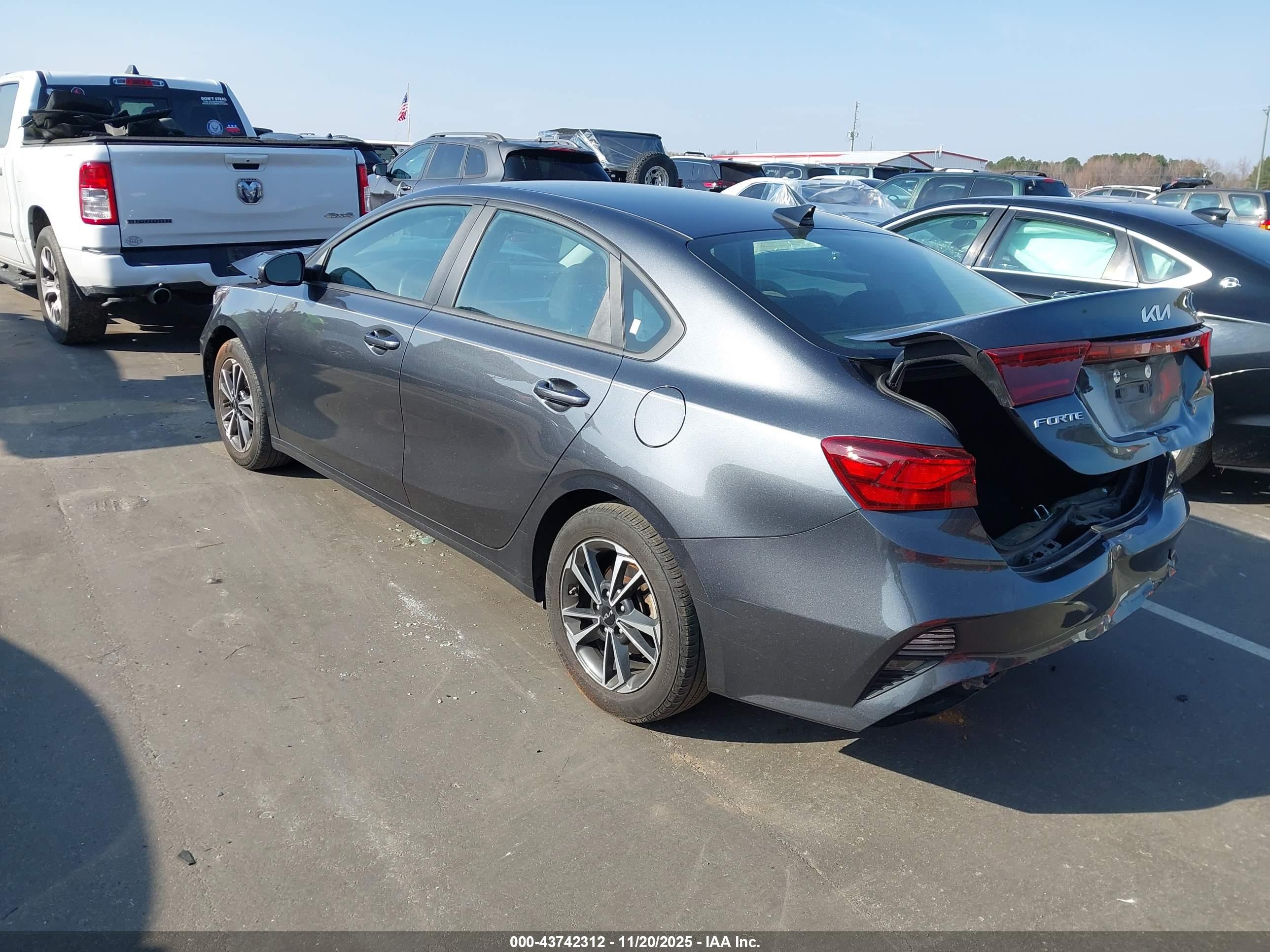KIA FORTE image 3