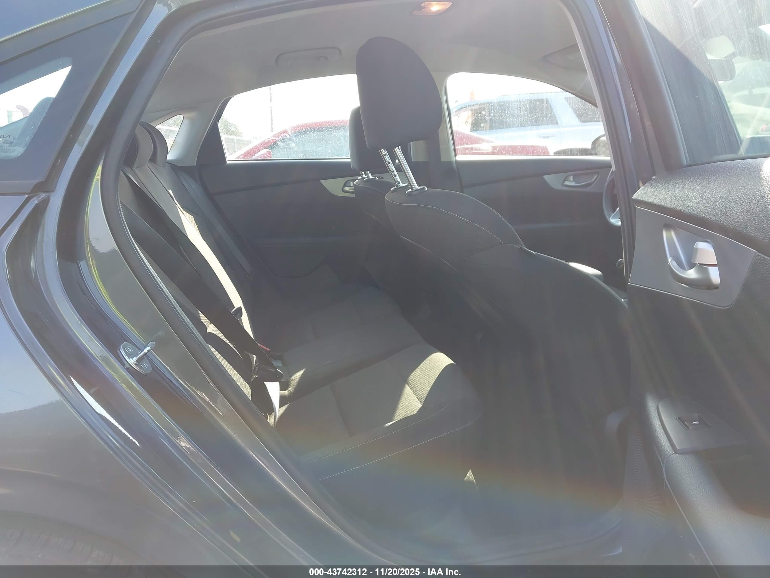 KIA FORTE image 8