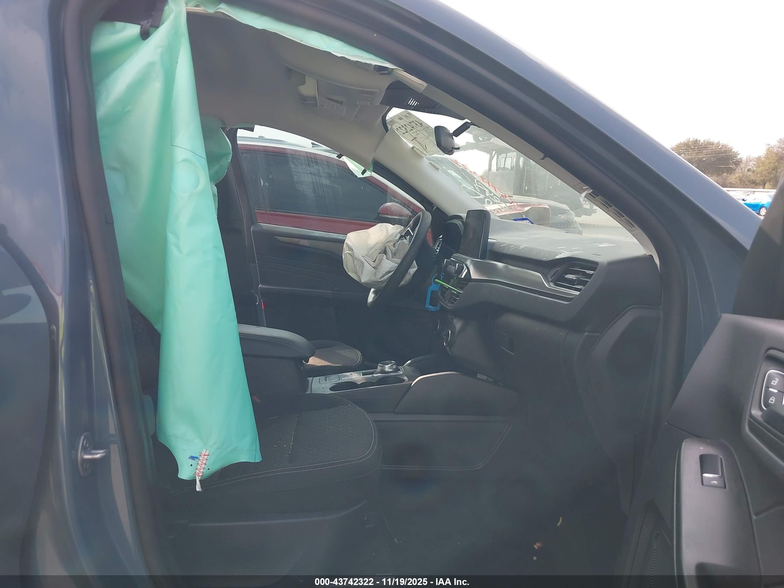 FORD ESCAPE image 5