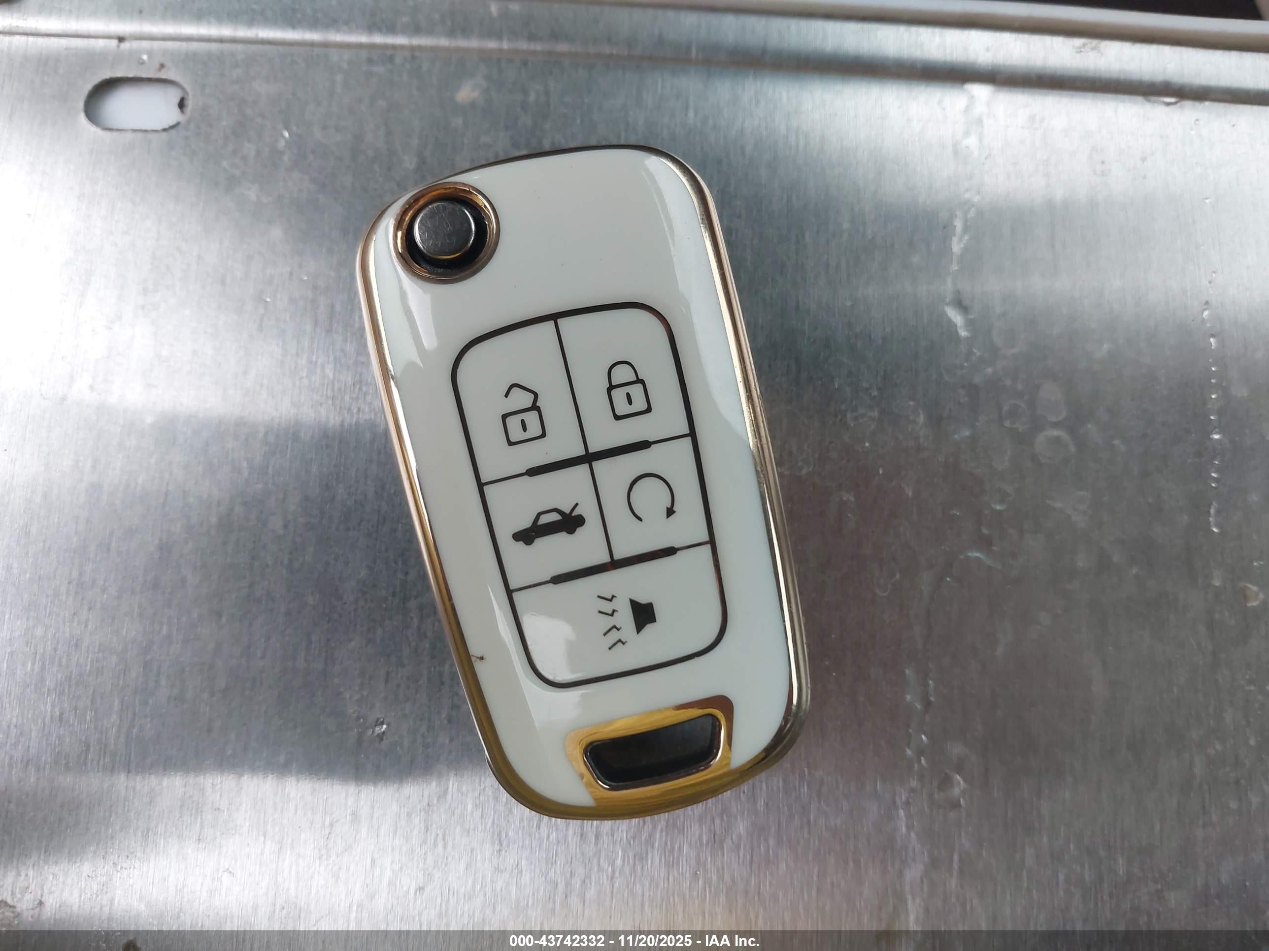 BUICK LACROSSE image 11