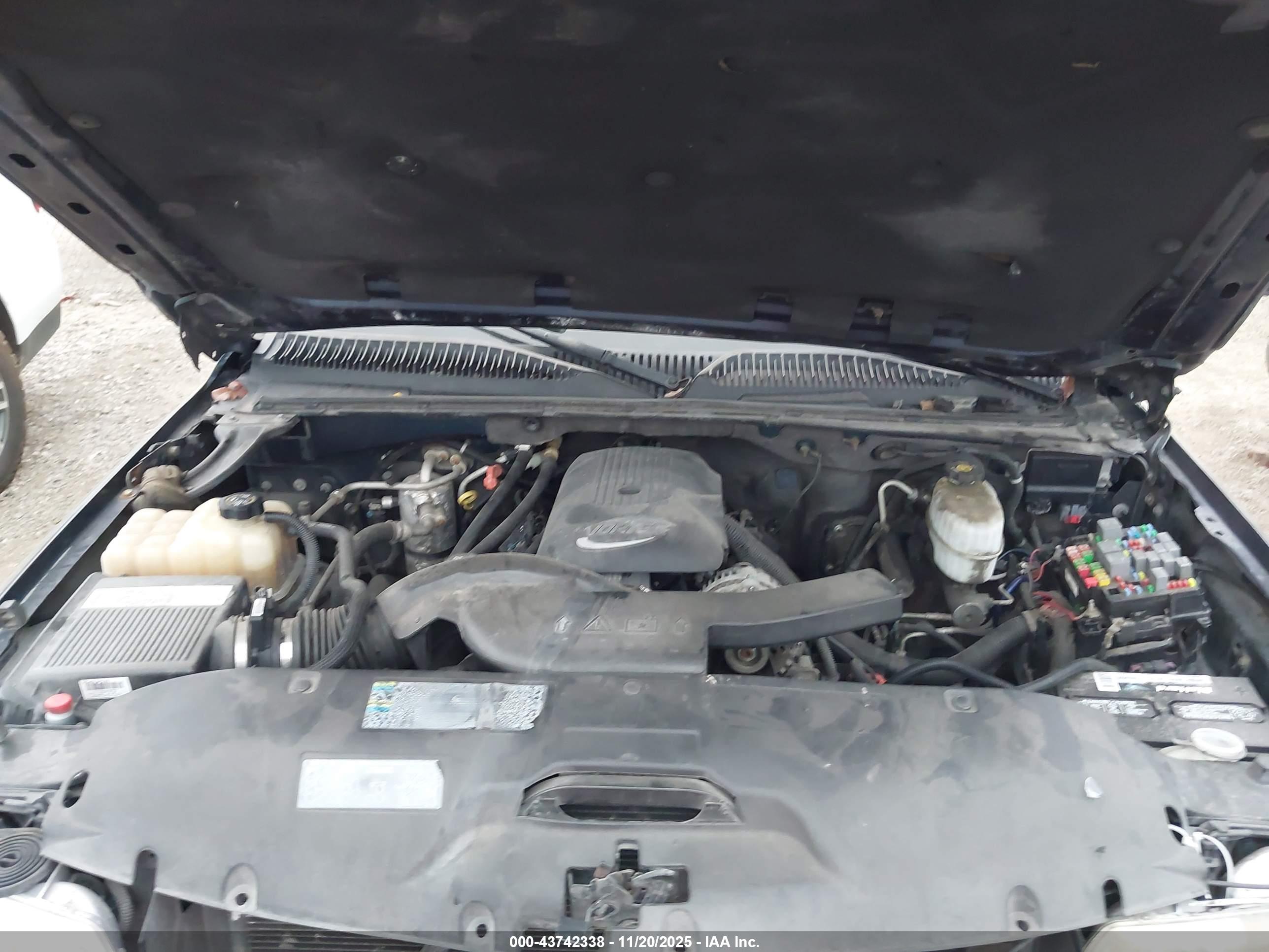 CHEVROLET TAHOE image 10