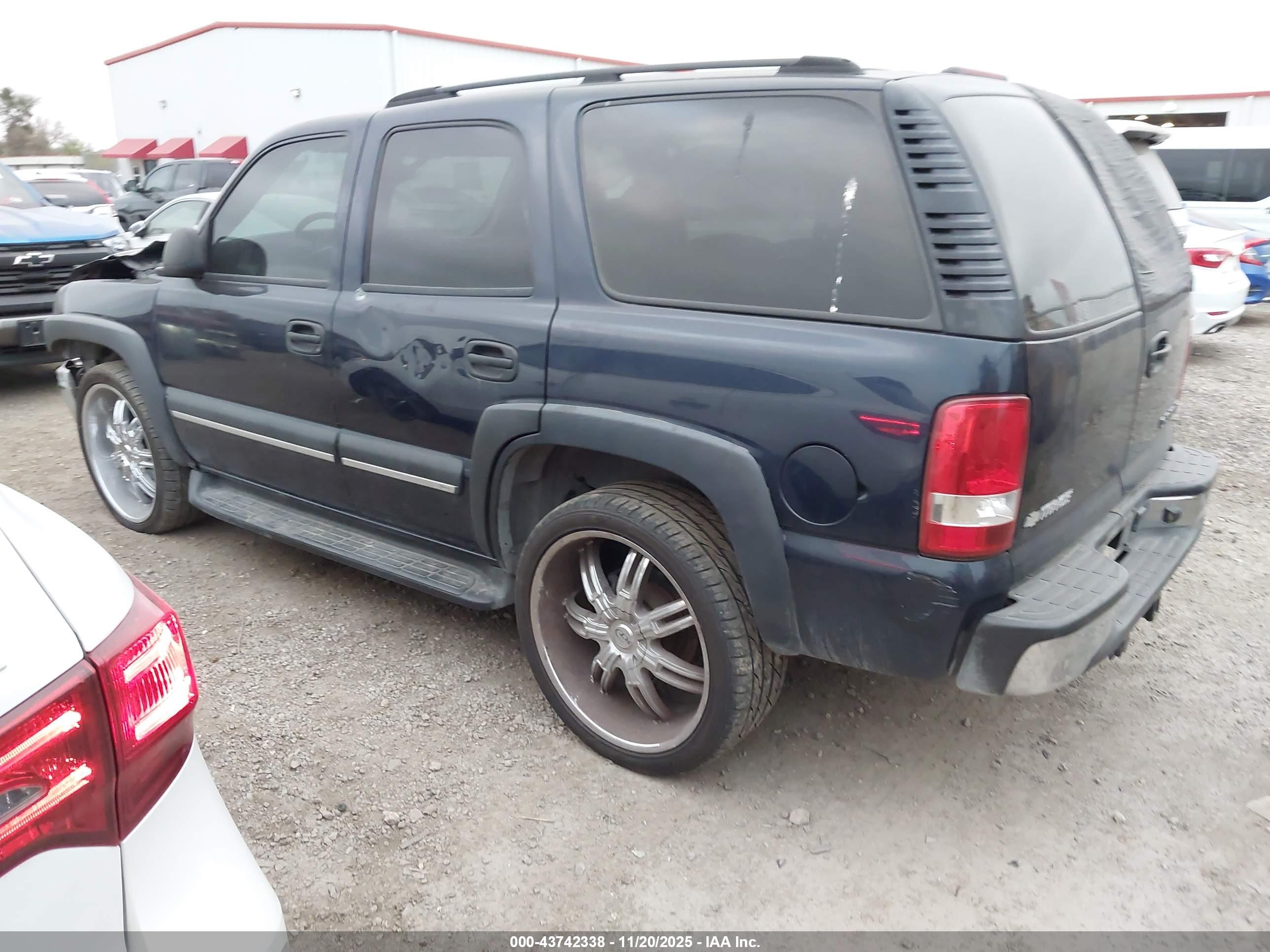 CHEVROLET TAHOE image 3