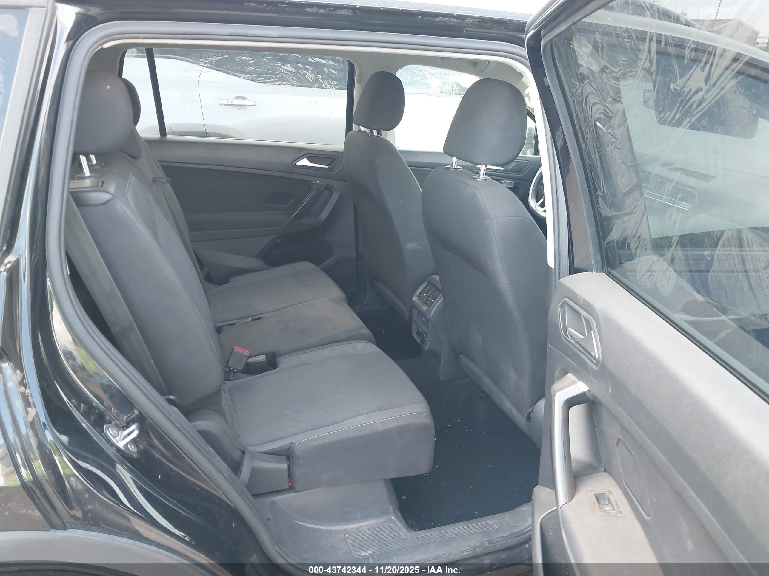 VOLKSWAGEN TIGUAN image 8