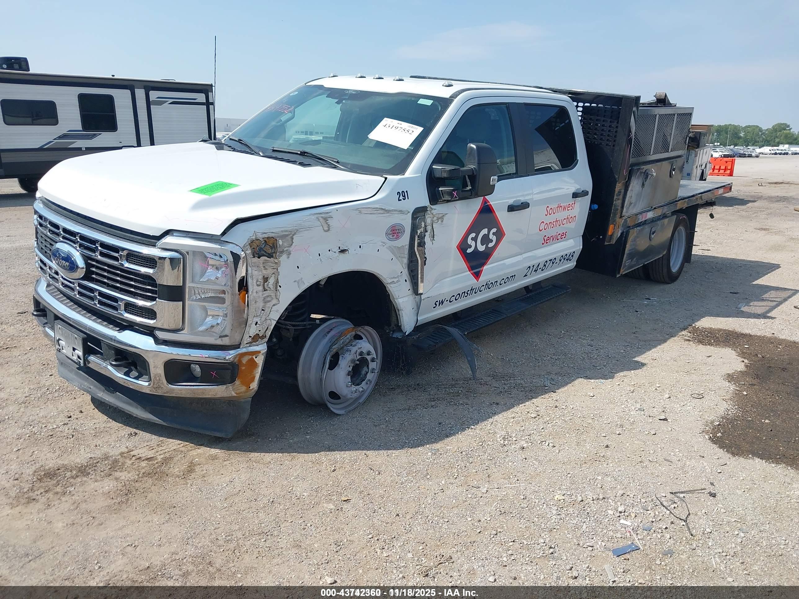 FORD F-550 image 2