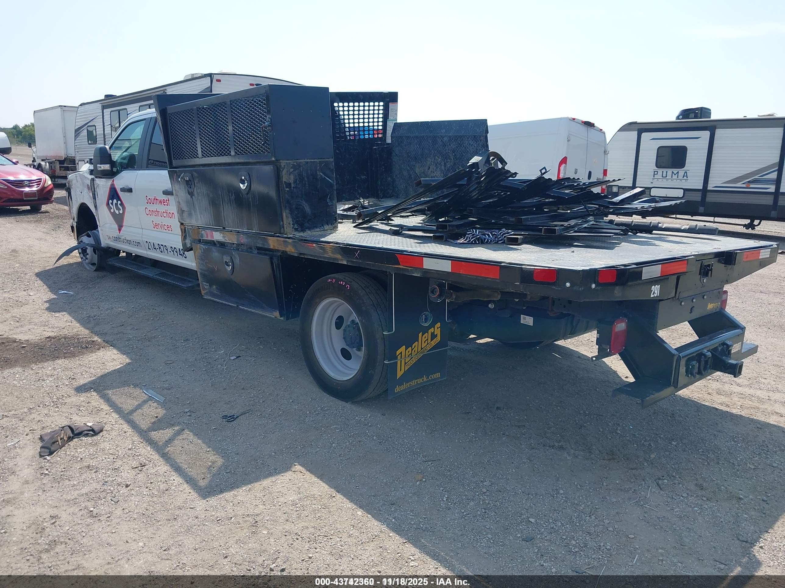 FORD F-550 image 3