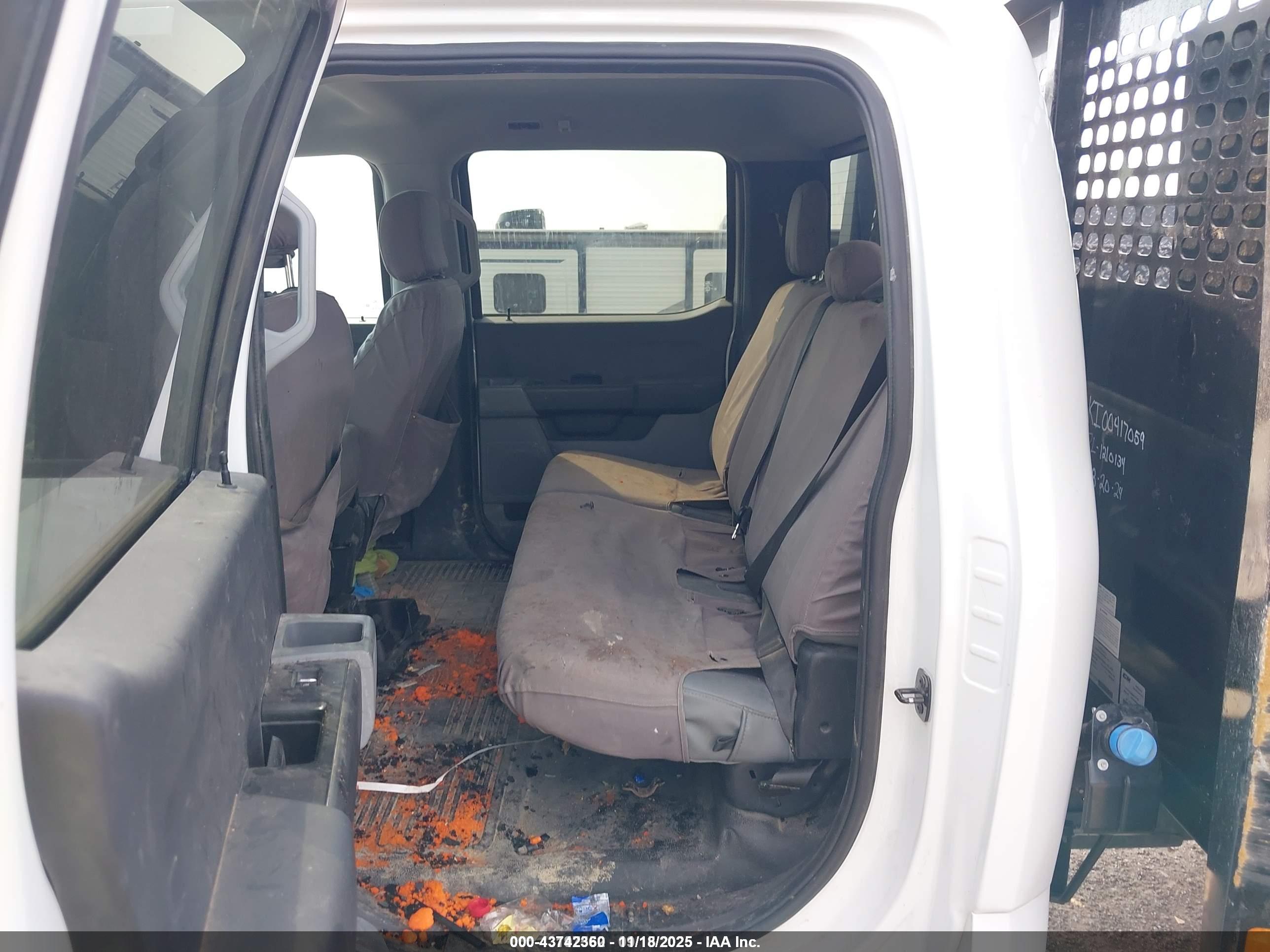 FORD F-550 image 7