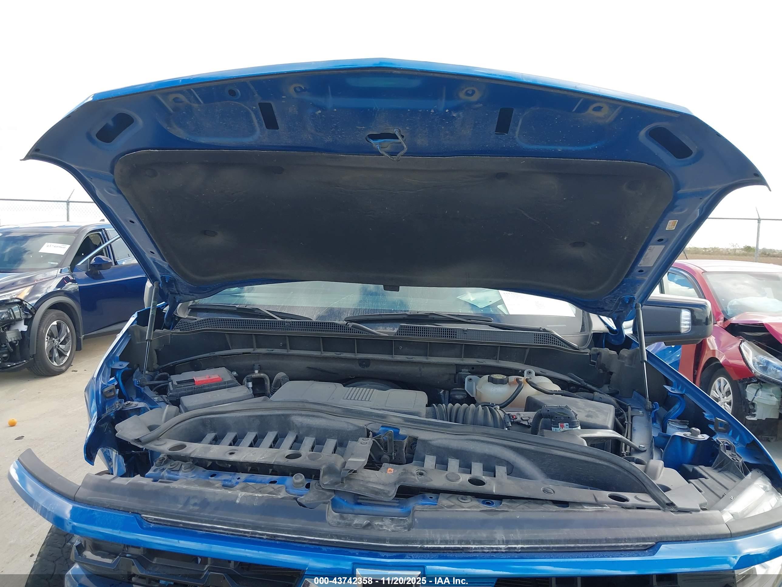 CHEVROLET SILVERADO image 10