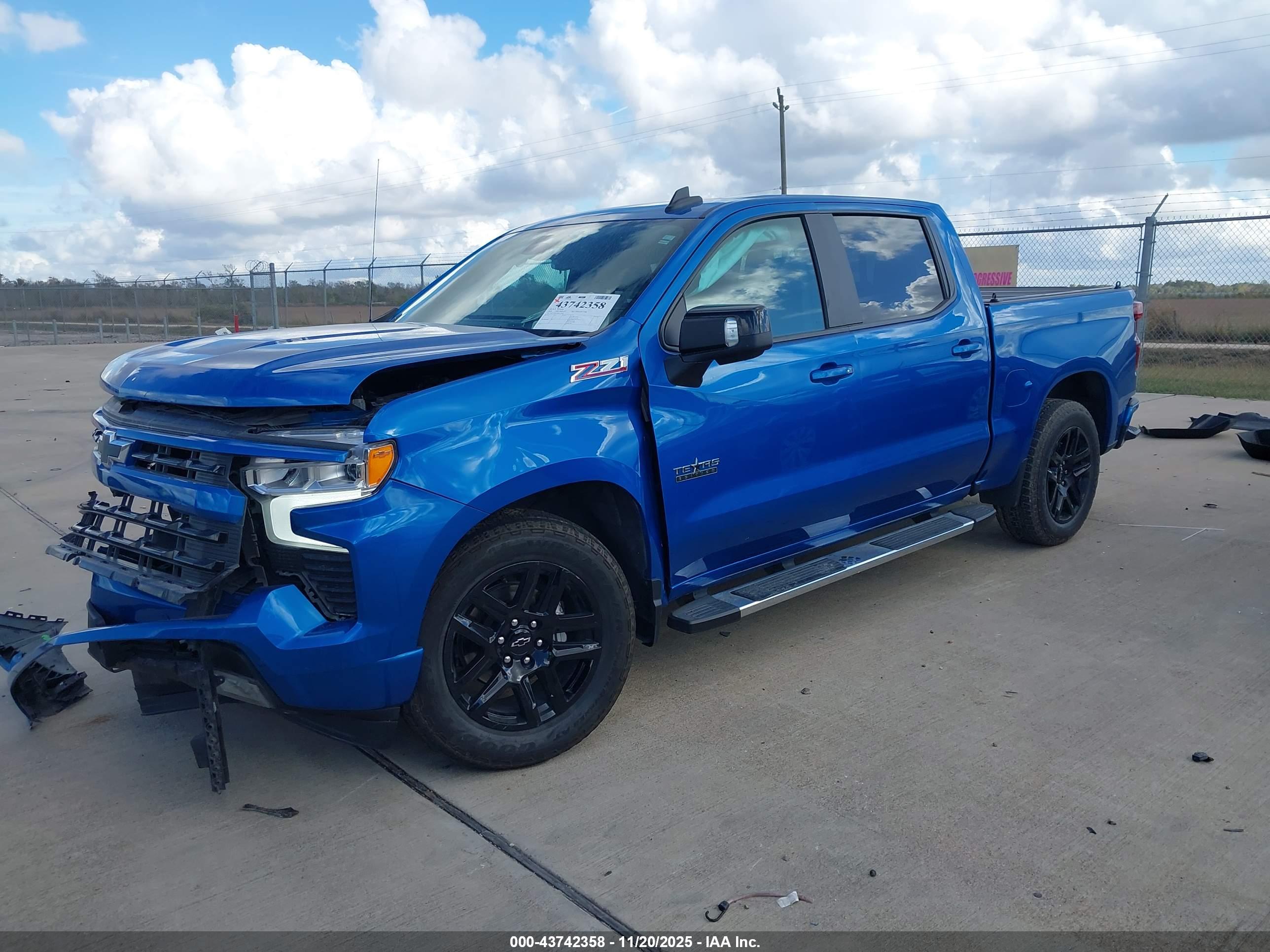 CHEVROLET SILVERADO image 2