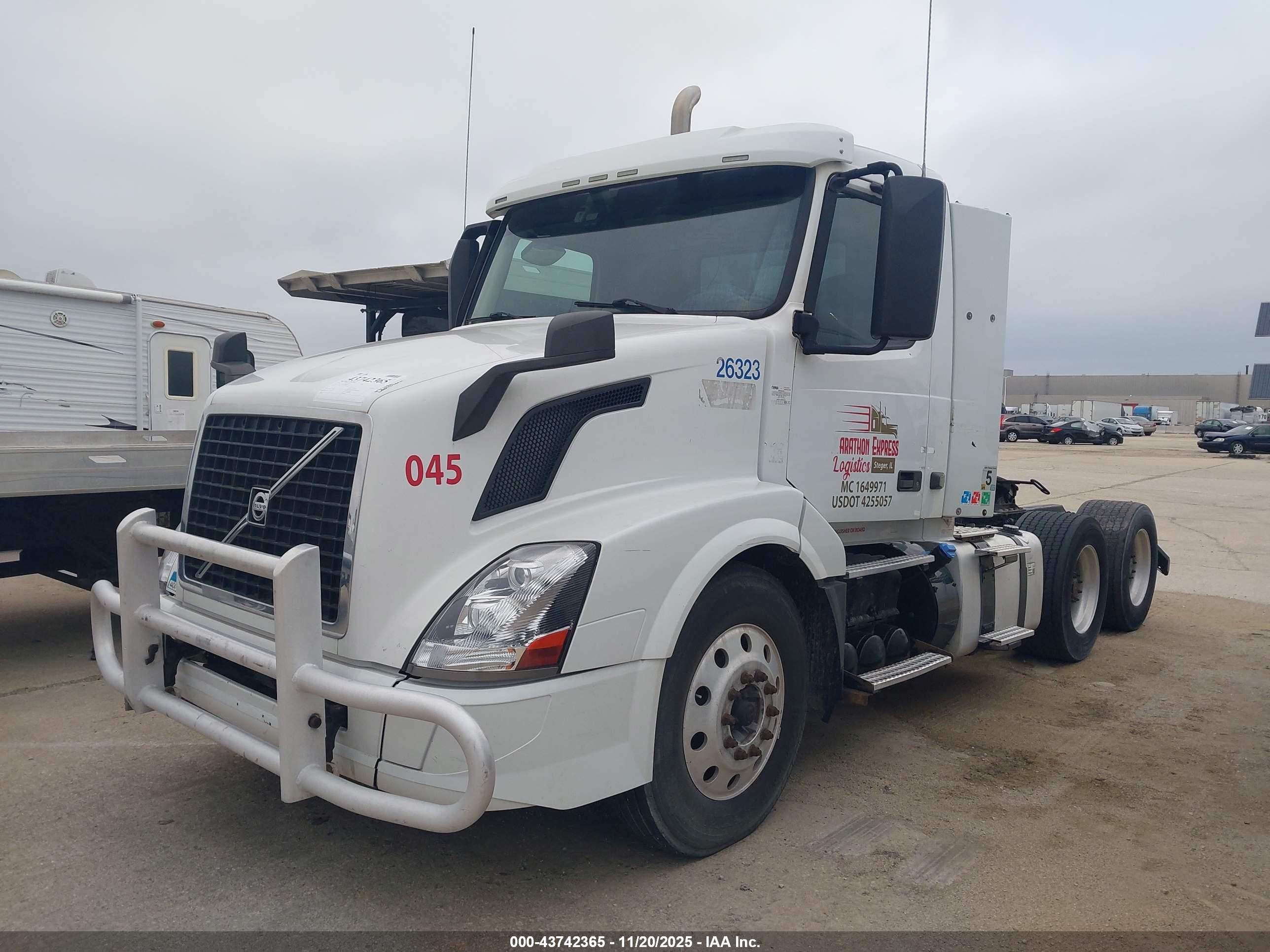 VOLVO VN image 2