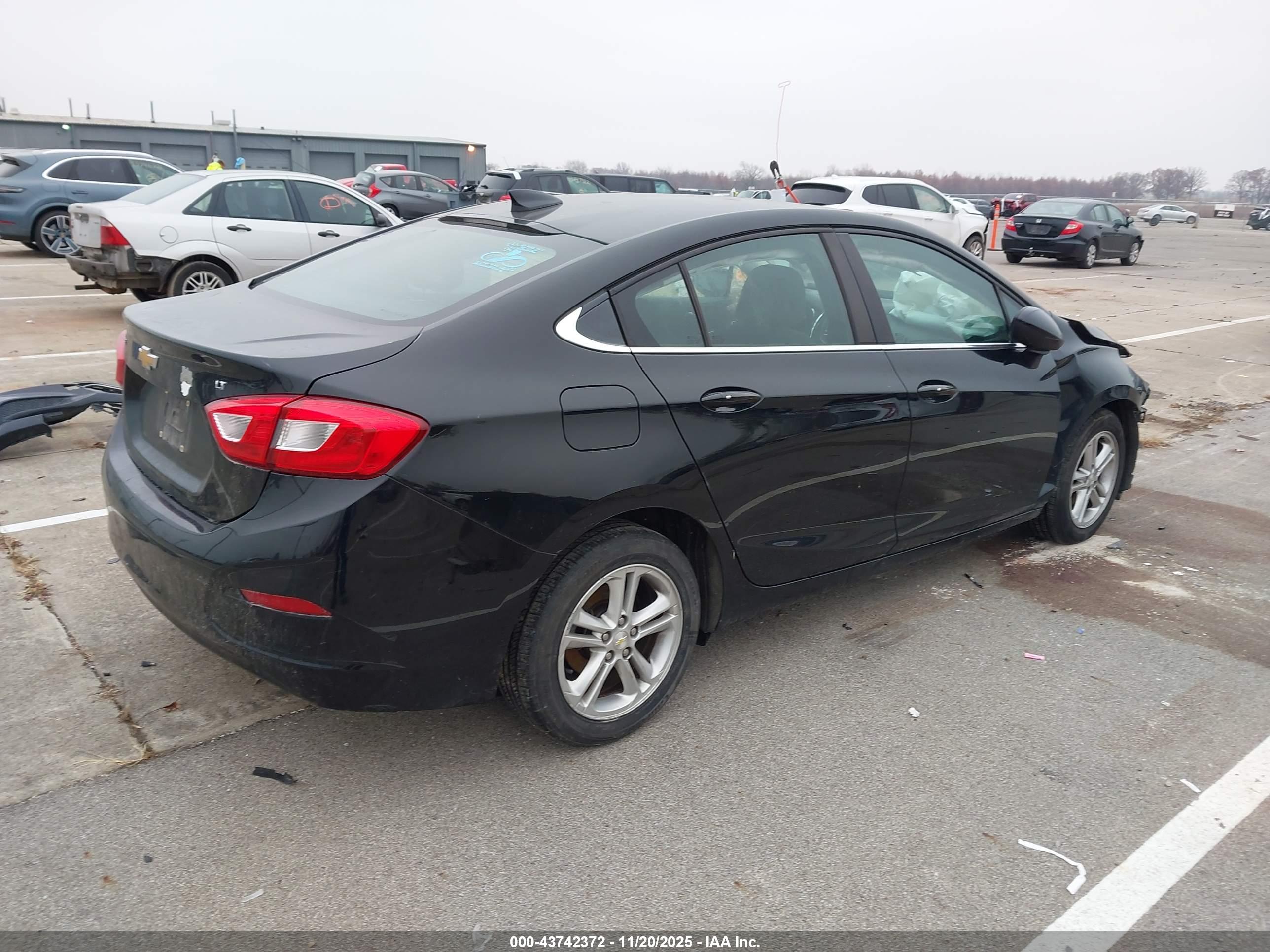 CHEVROLET CRUZE image 4