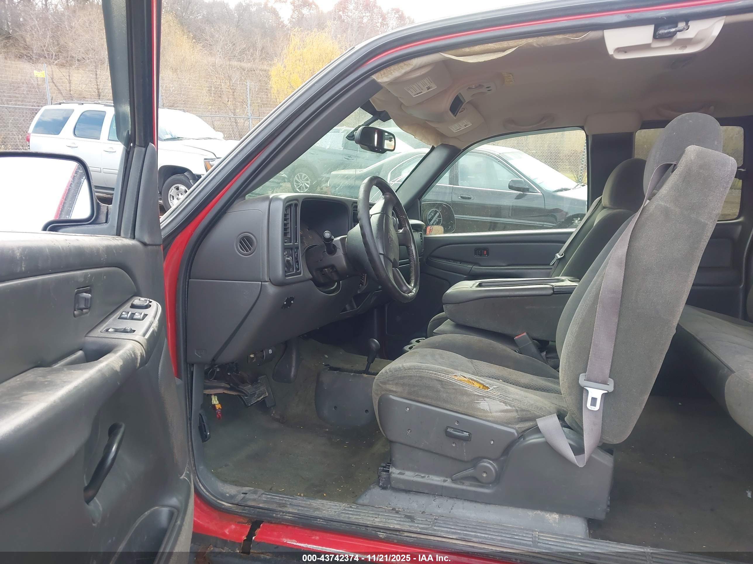 CHEVROLET SILVERADO image 5