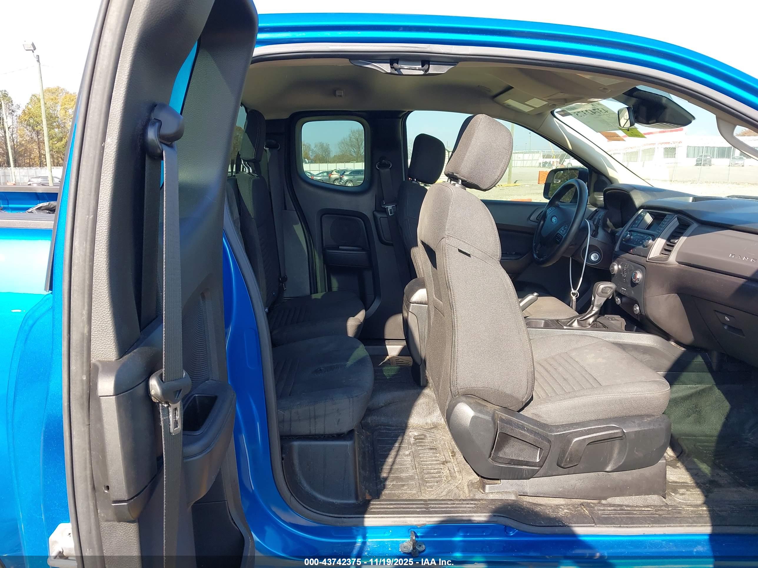 FORD RANGER image 8