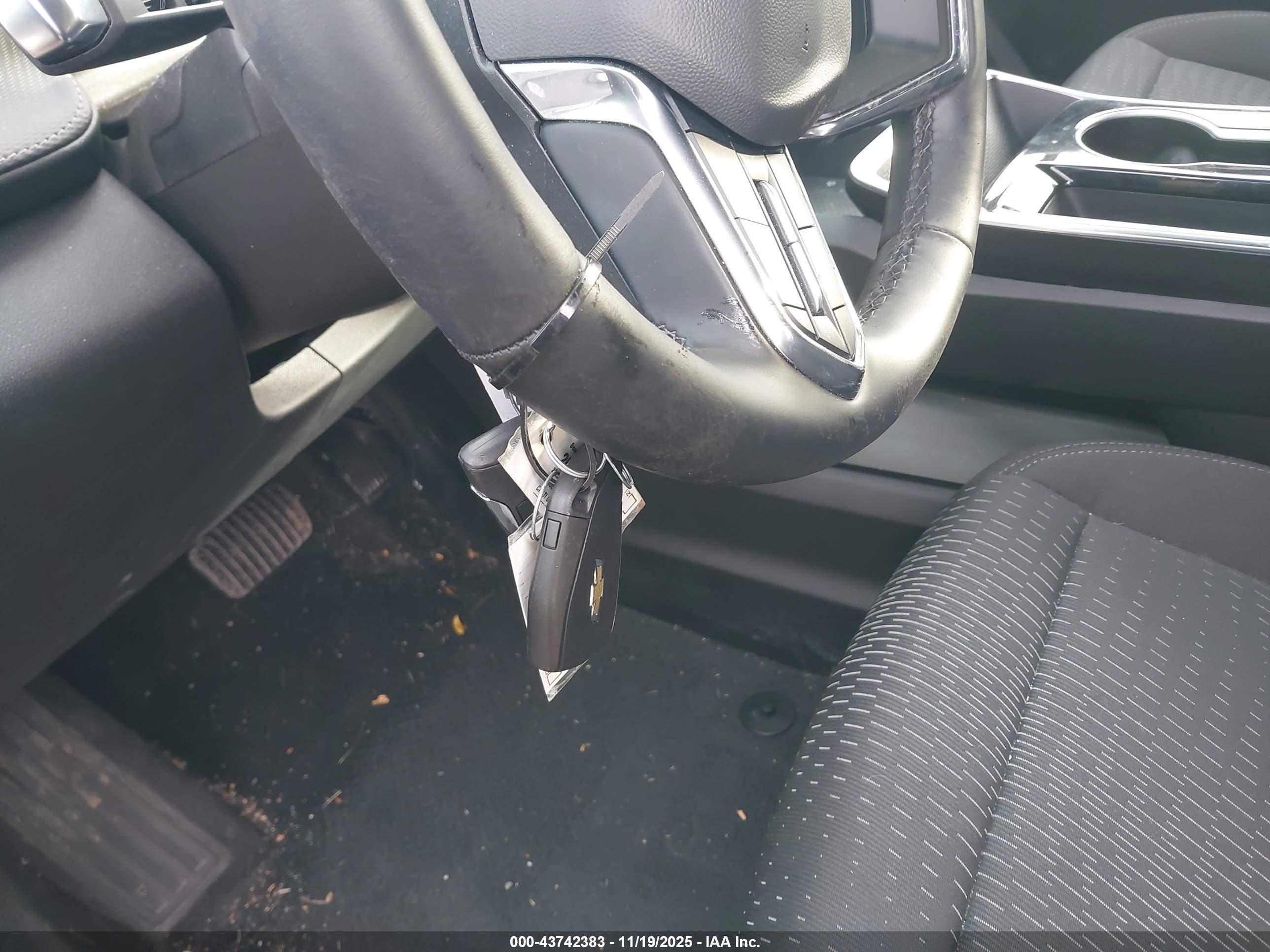 CHEVROLET EQUINOX image 11