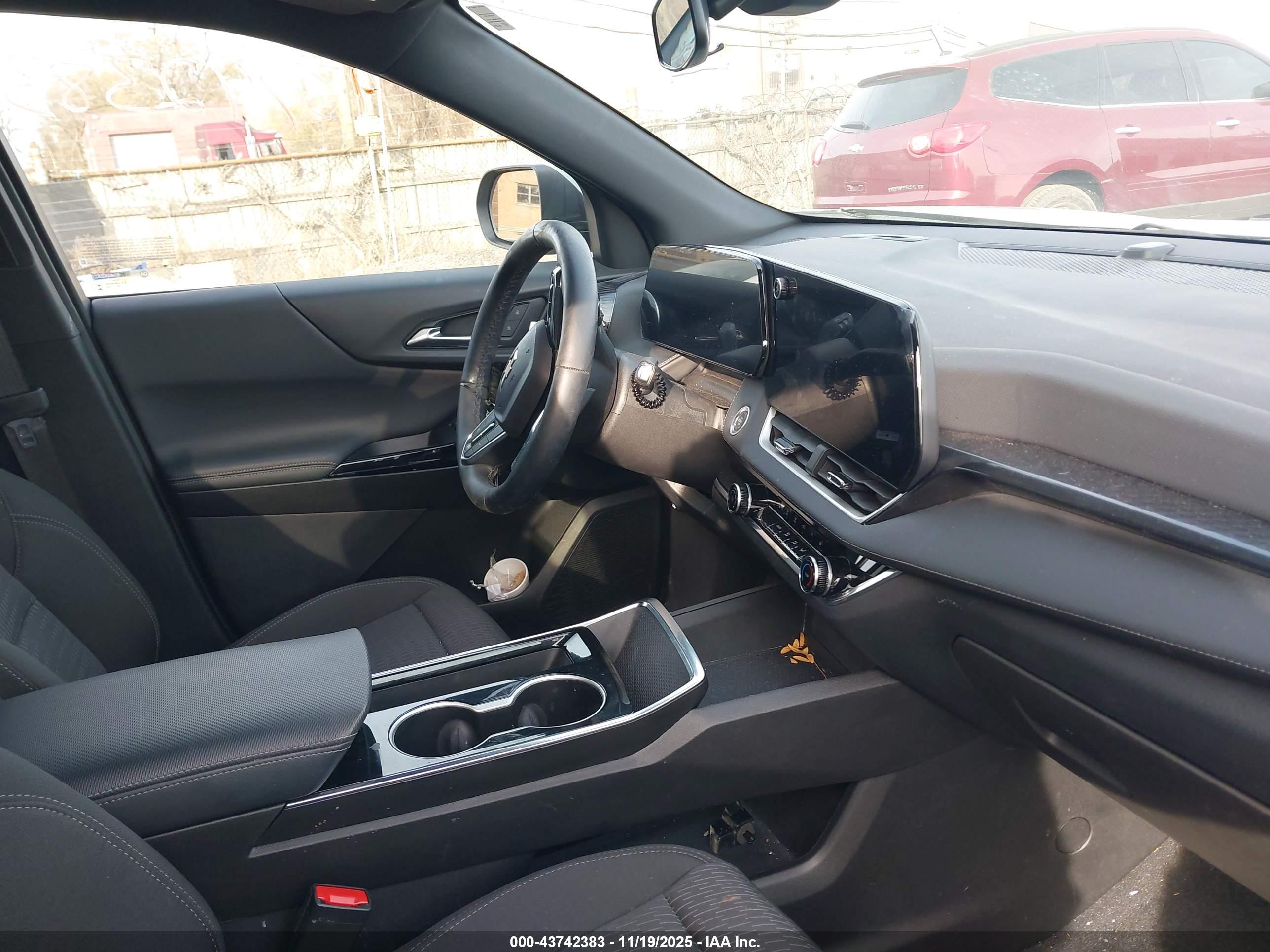 CHEVROLET EQUINOX image 5