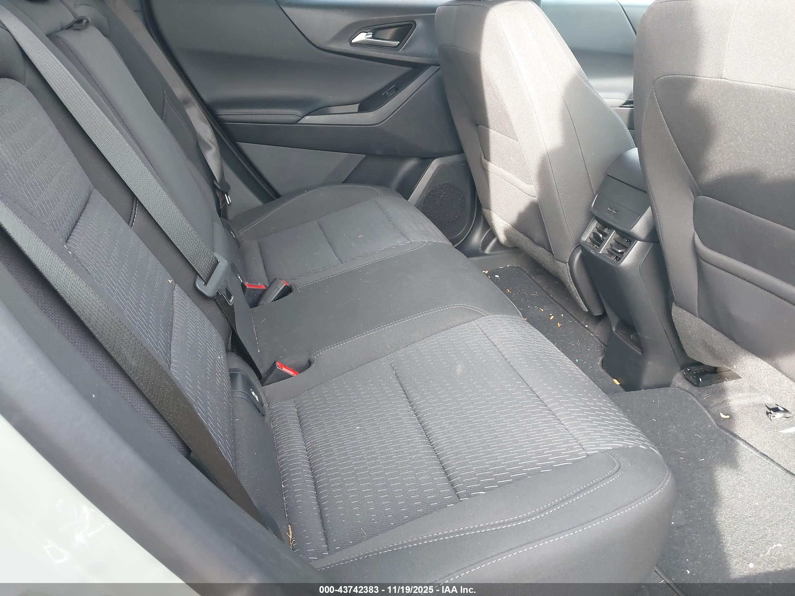 CHEVROLET EQUINOX image 8