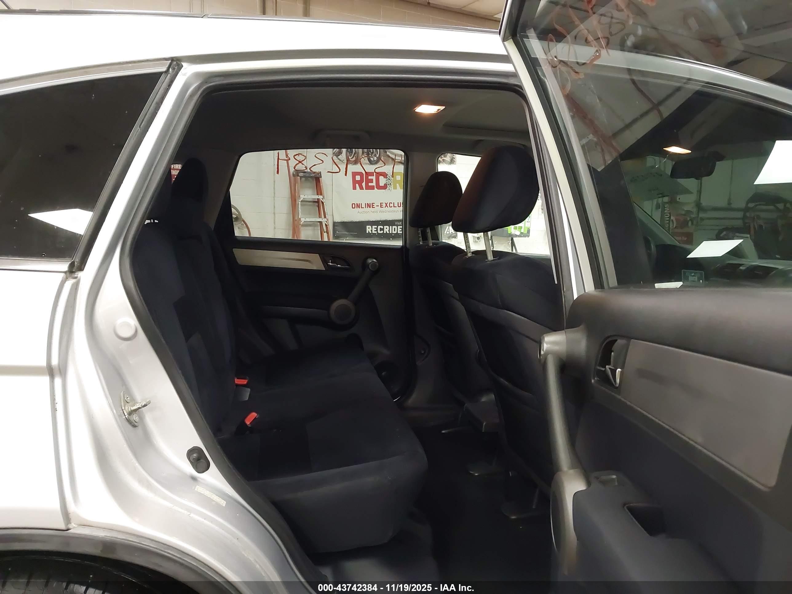 HONDA CR-V image 8