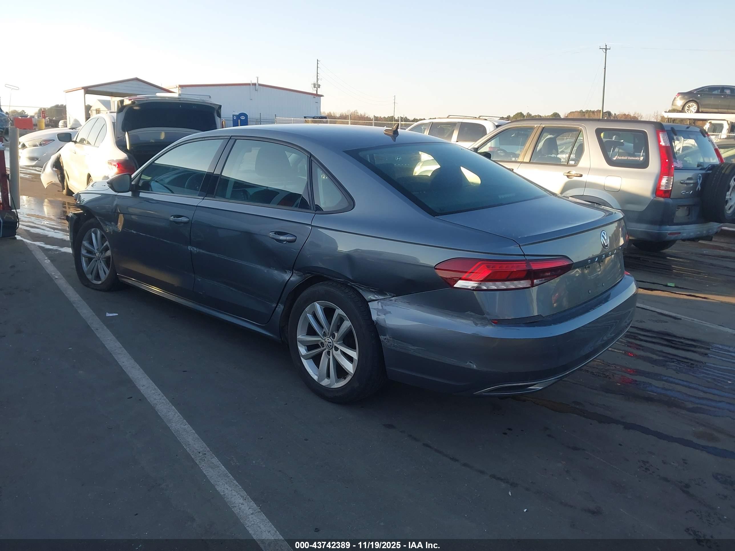 VOLKSWAGEN PASSAT image 3