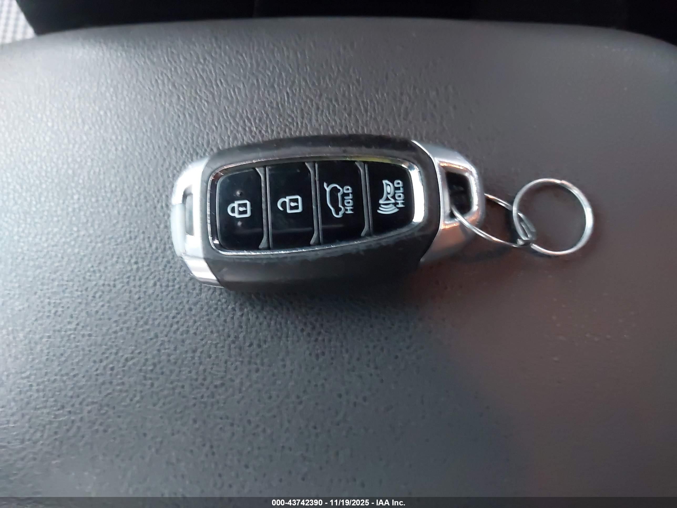 HYUNDAI KONA image 11