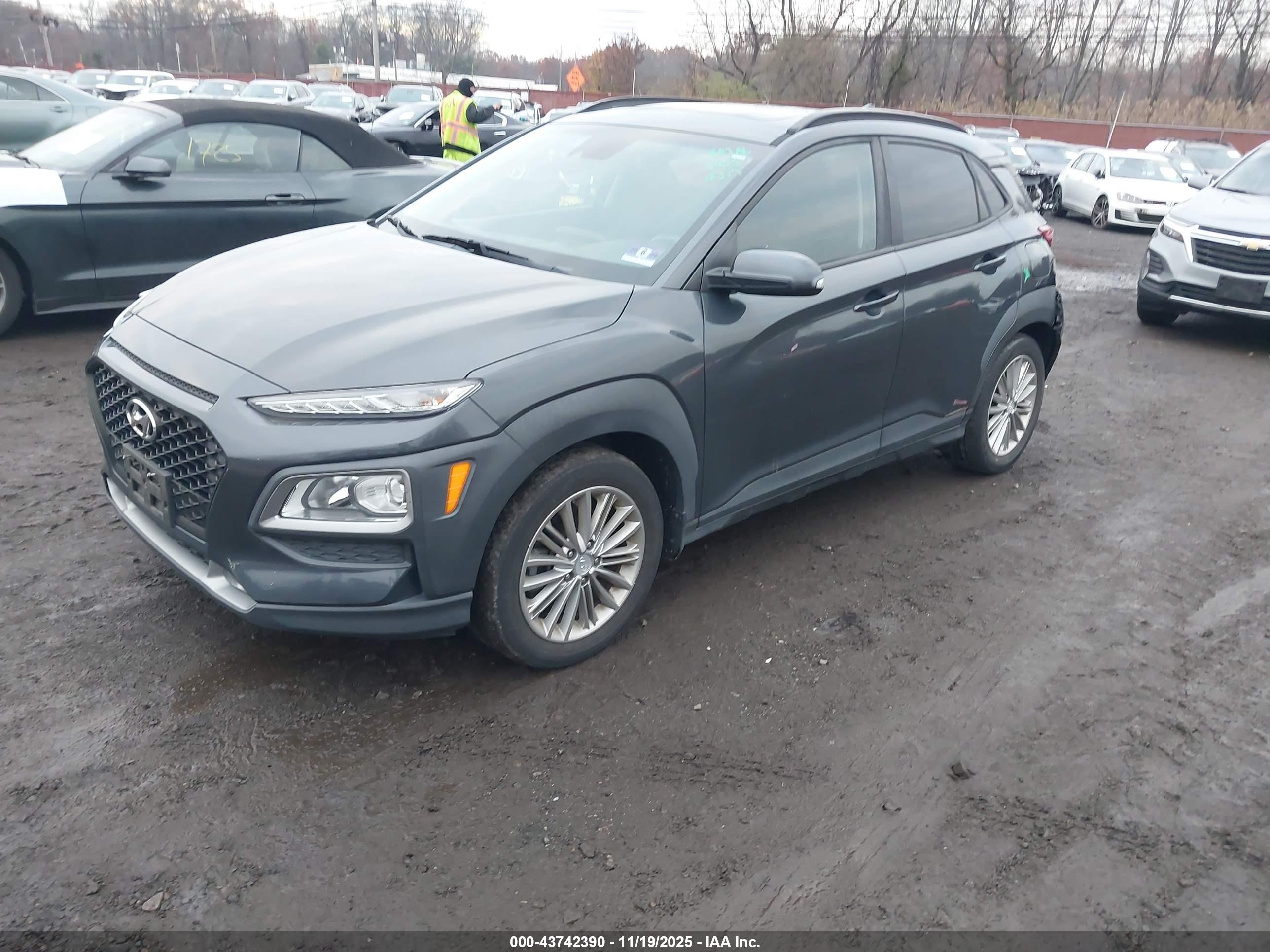 HYUNDAI KONA image 2