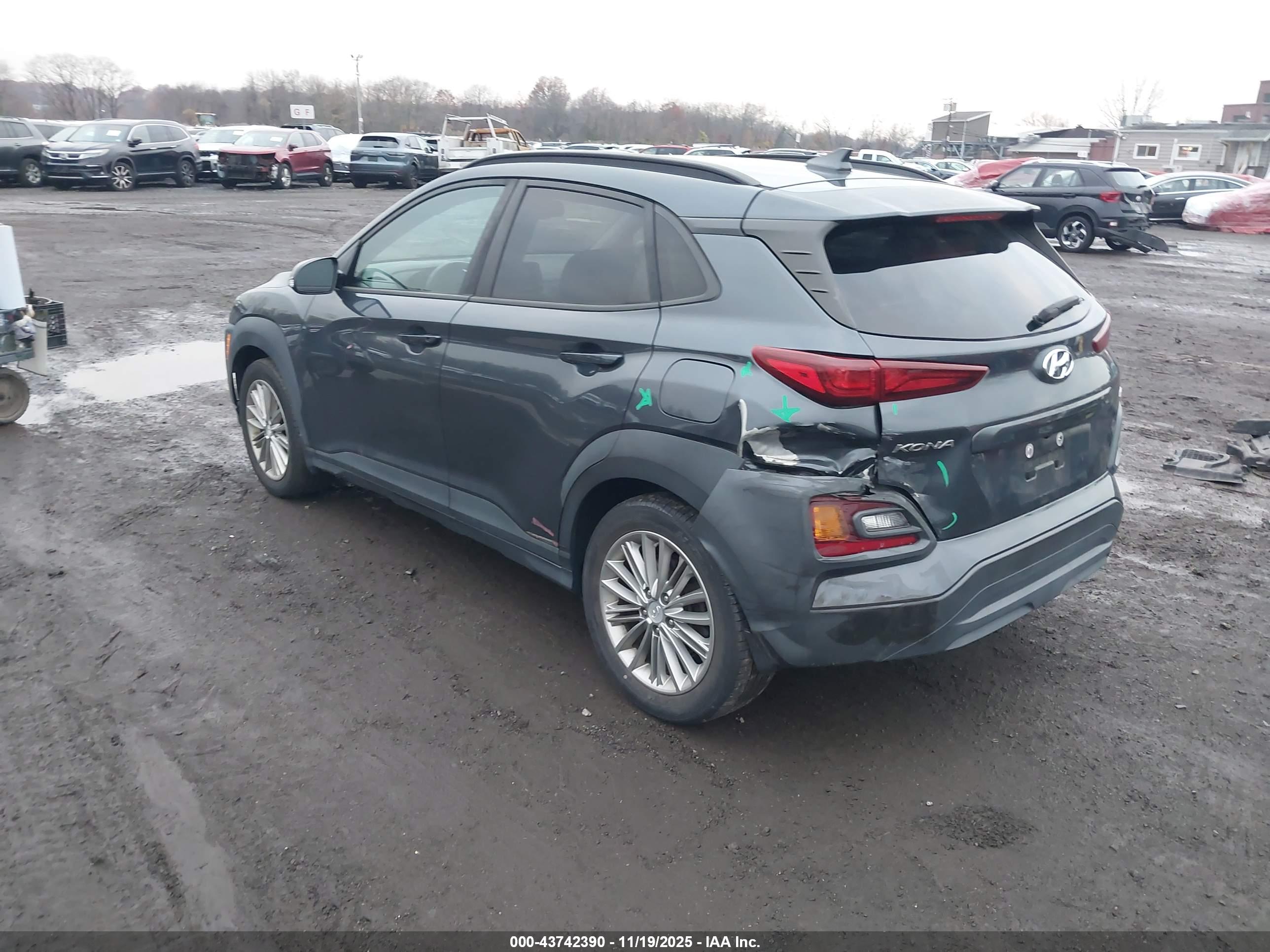 HYUNDAI KONA image 3