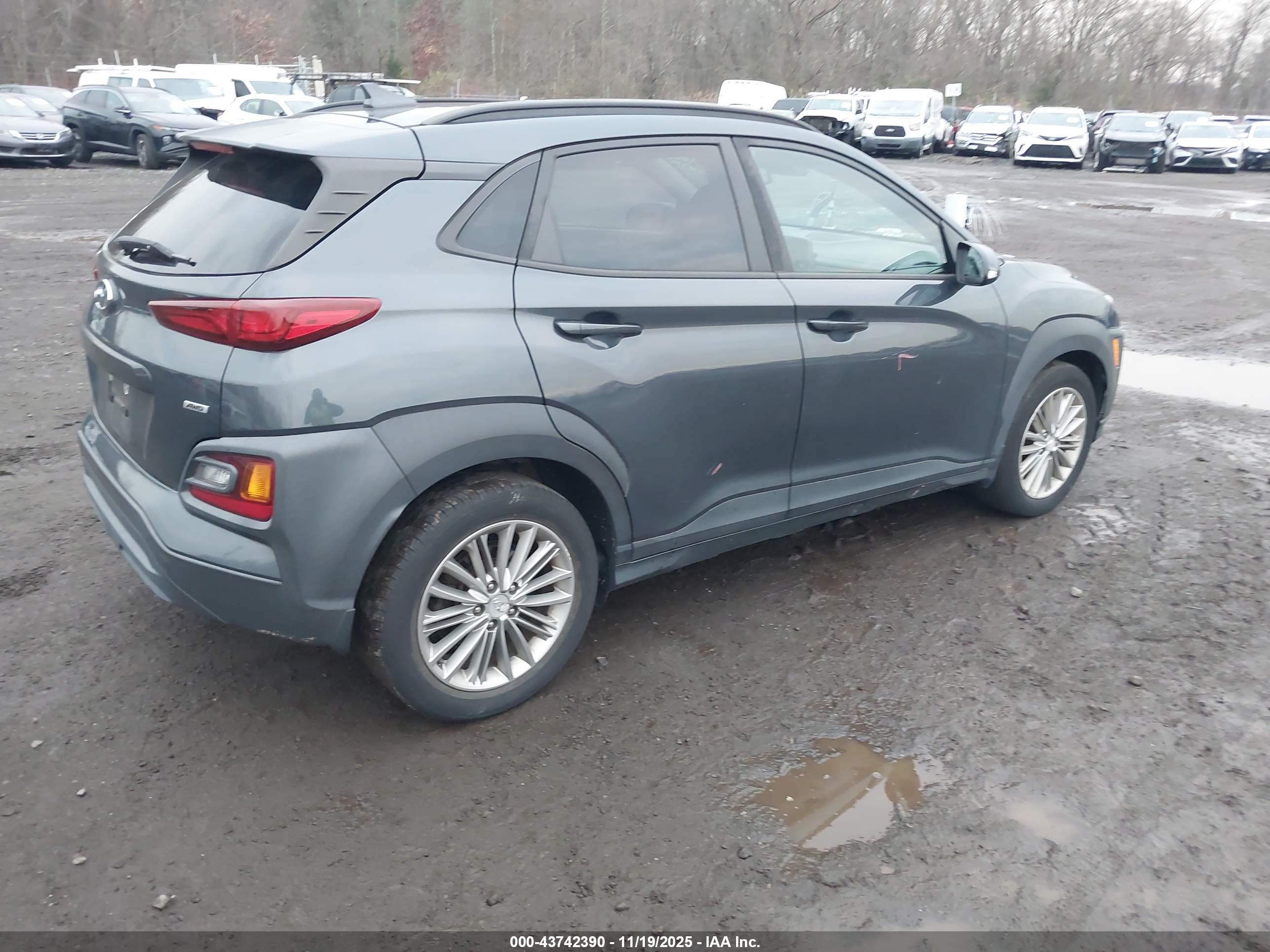 HYUNDAI KONA image 4