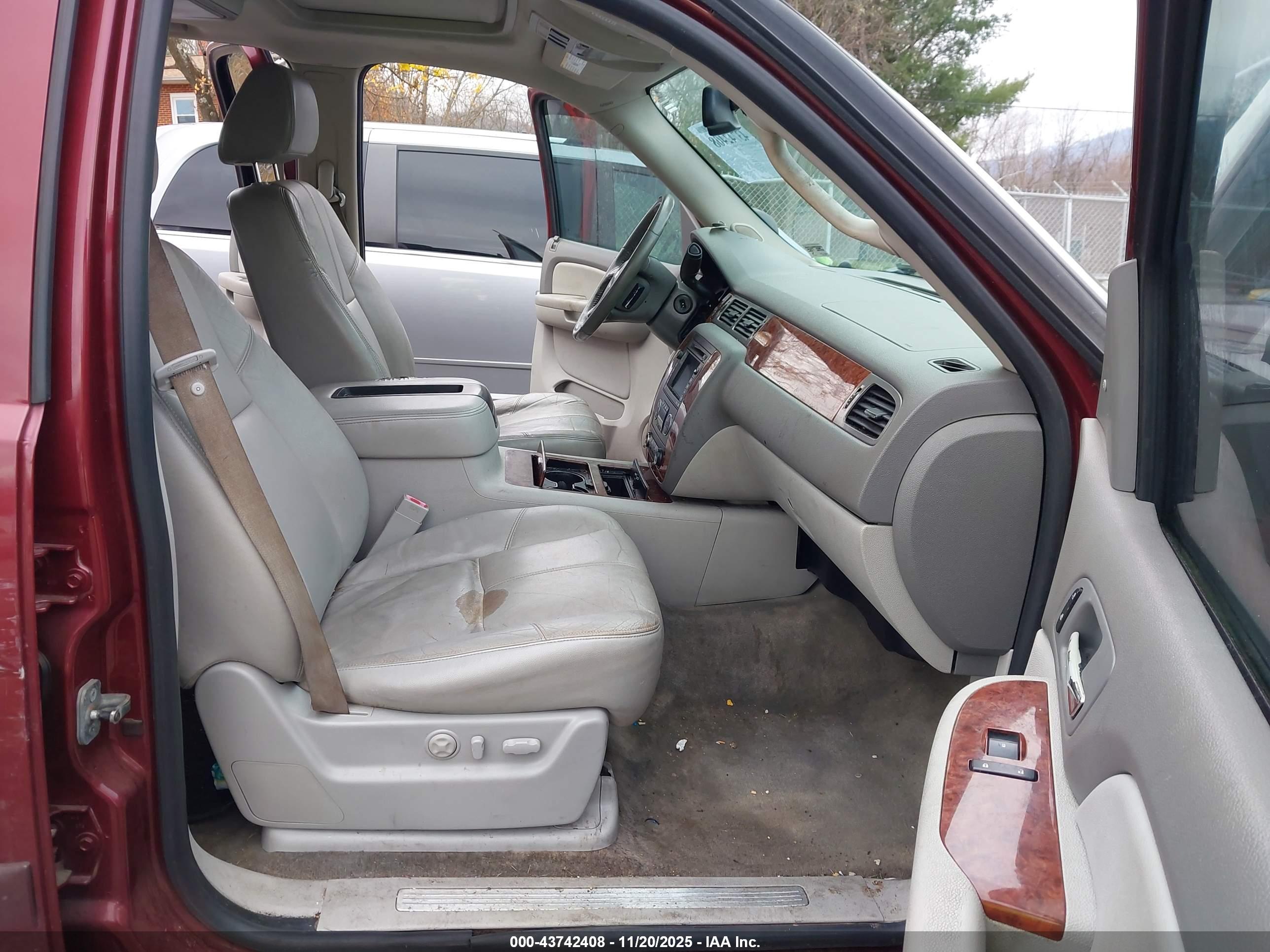 CHEVROLET TAHOE image 5
