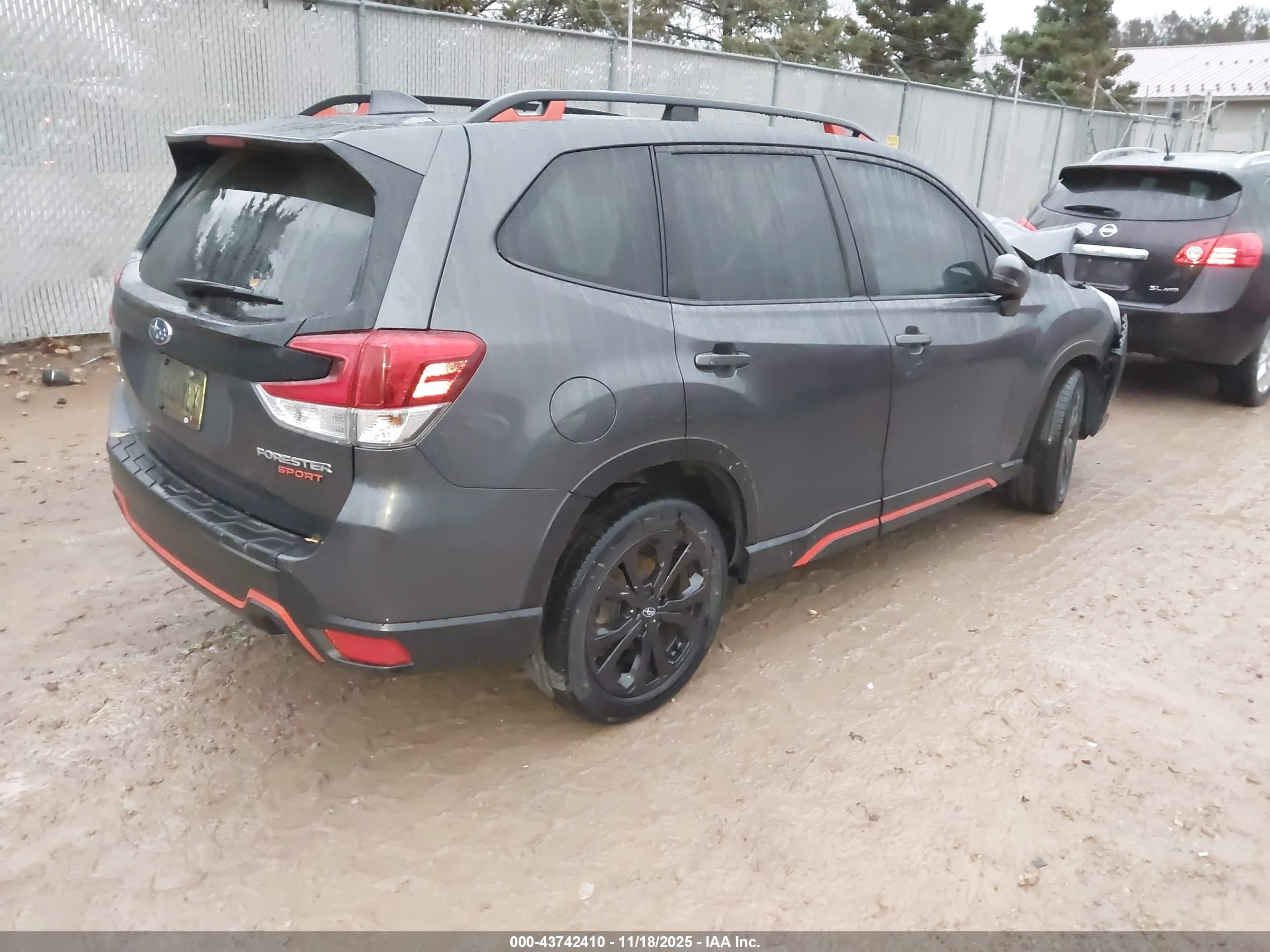 SUBARU FORESTER image 4