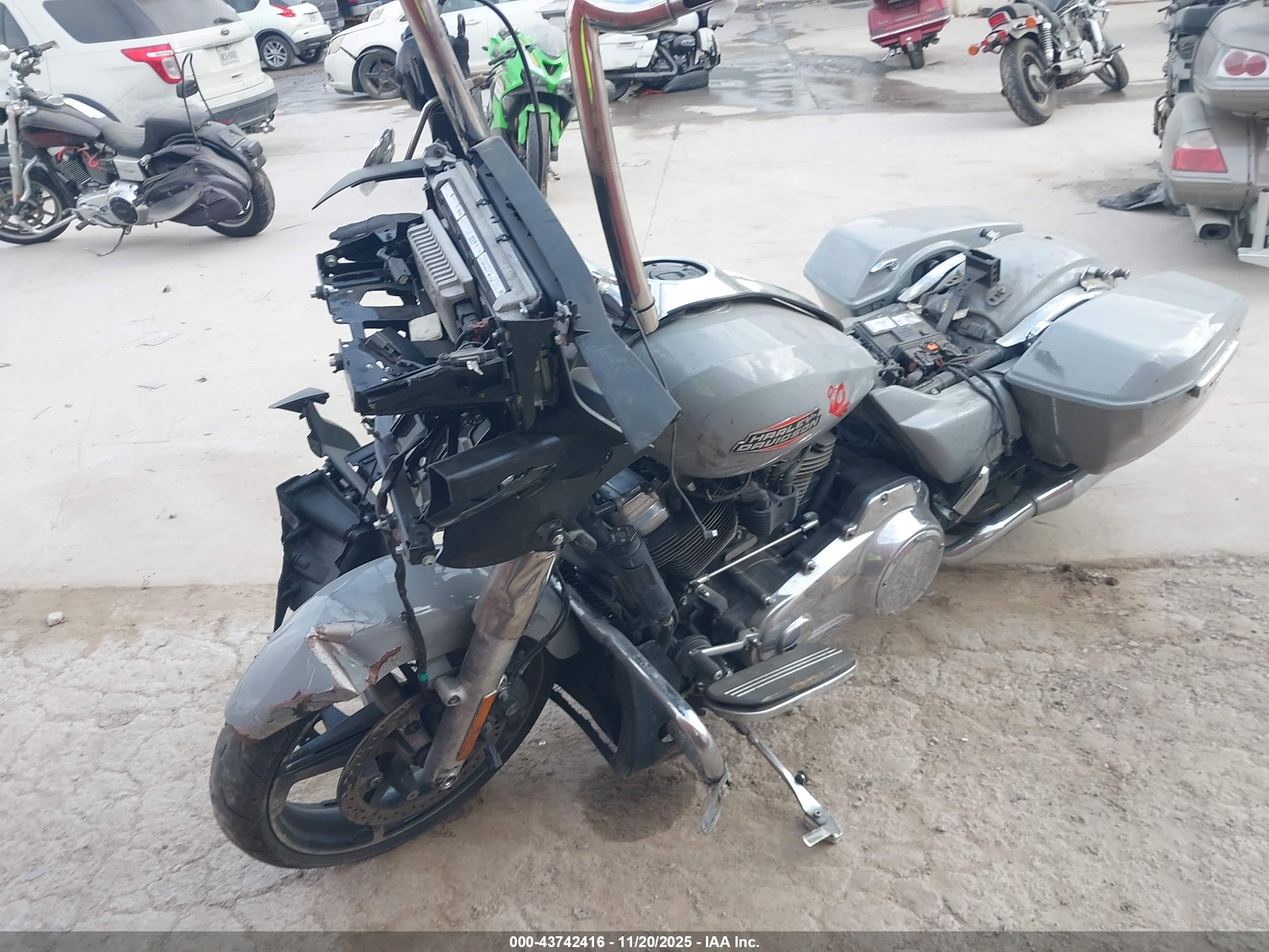HARLEY-DAVIDSON FLTRX image 2