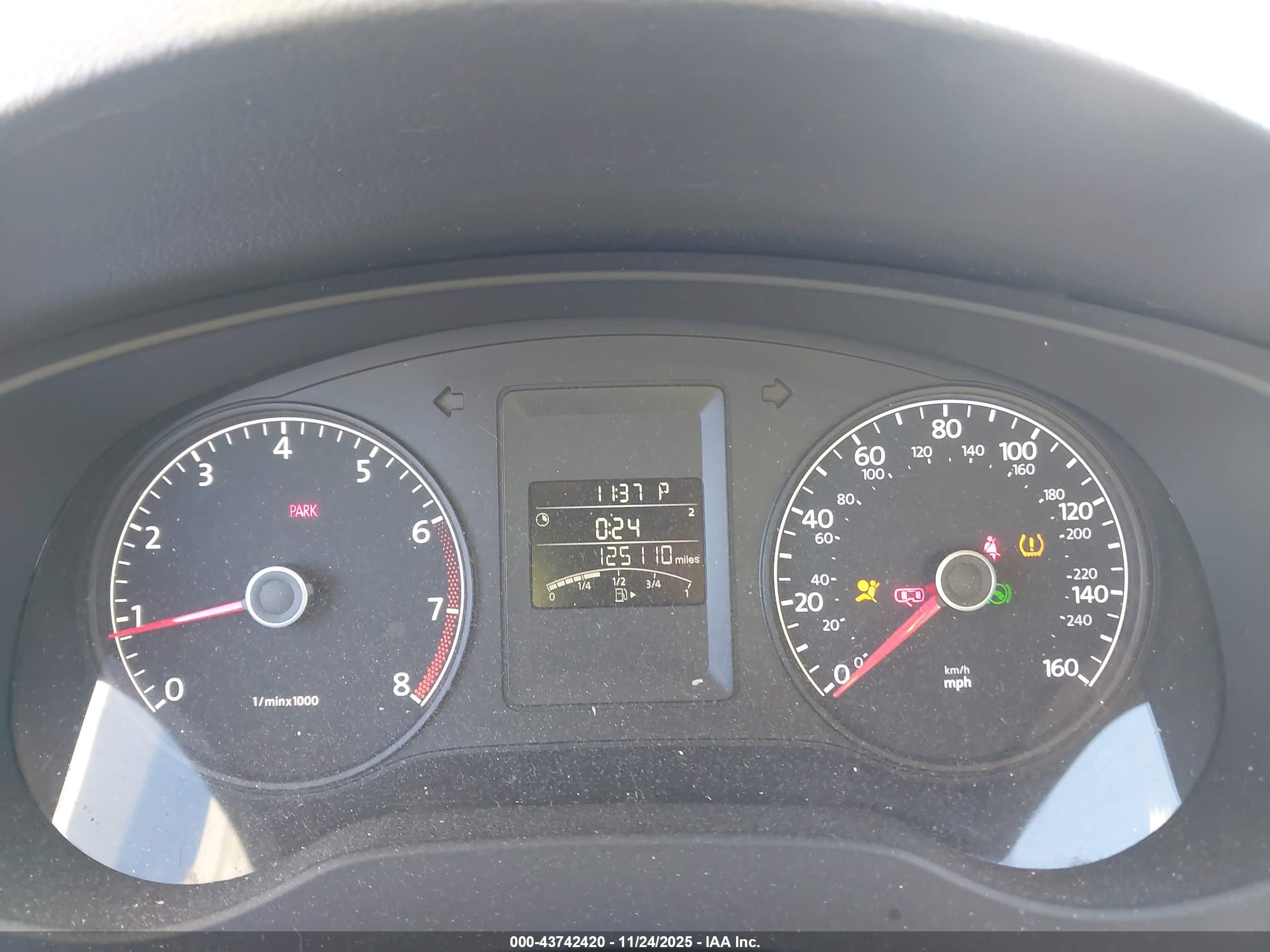 VOLKSWAGEN JETTA image 7