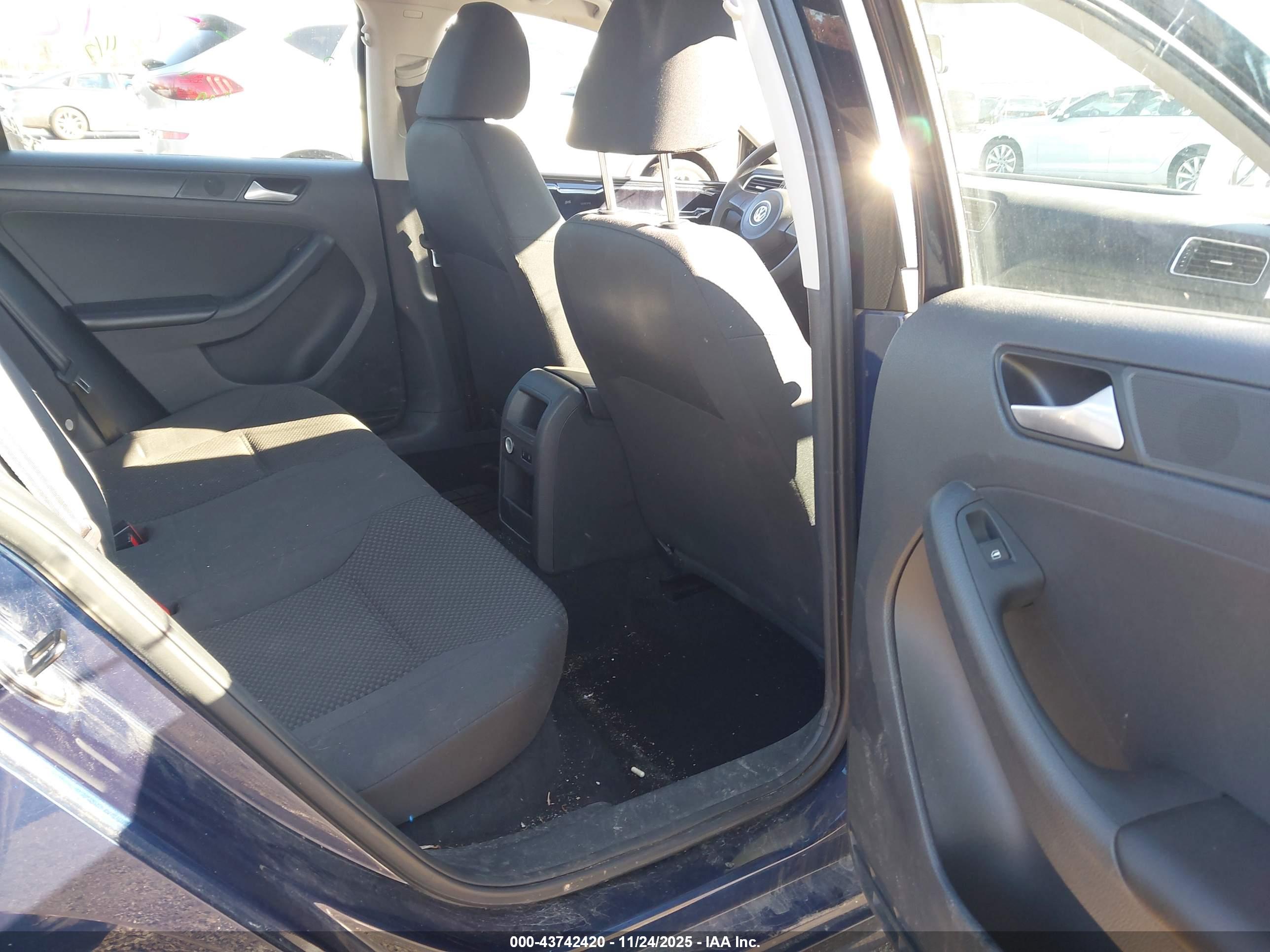 VOLKSWAGEN JETTA image 8