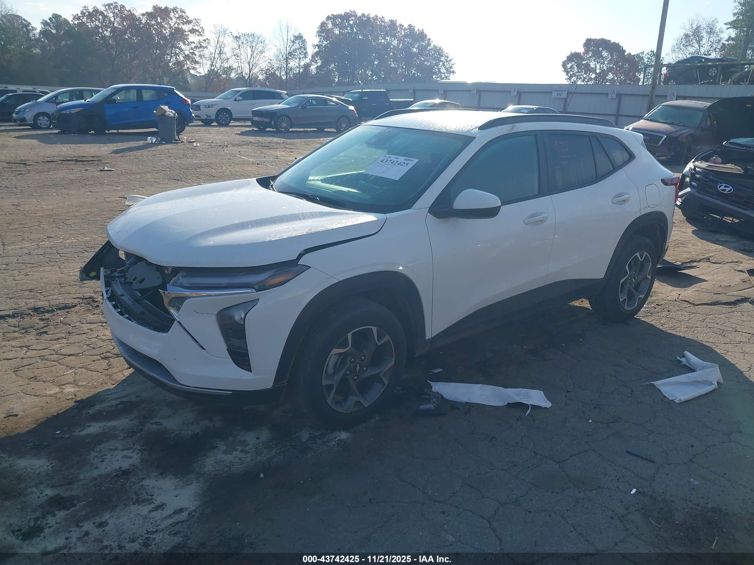 CHEVROLET TRAX image 2