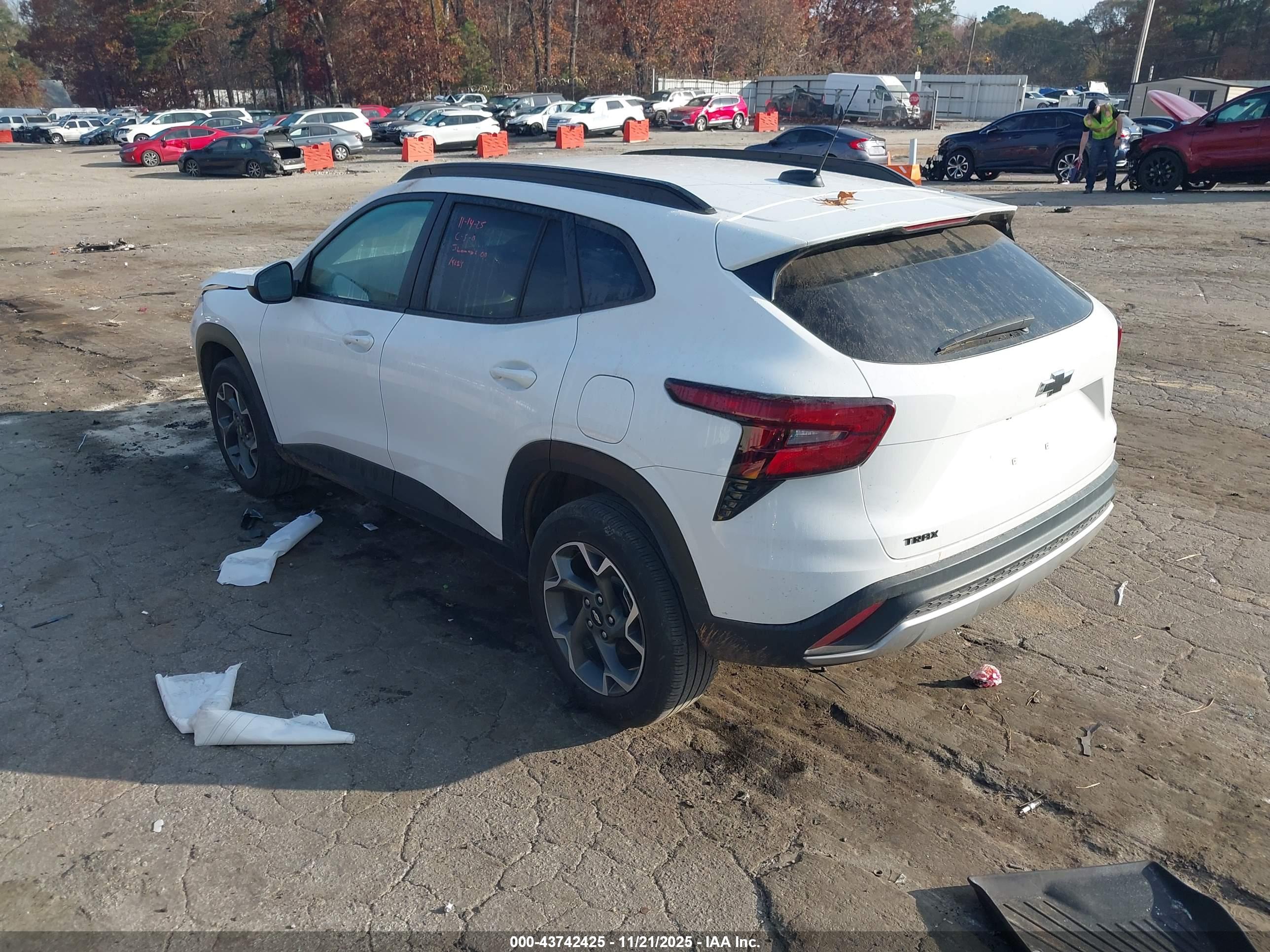 CHEVROLET TRAX image 3