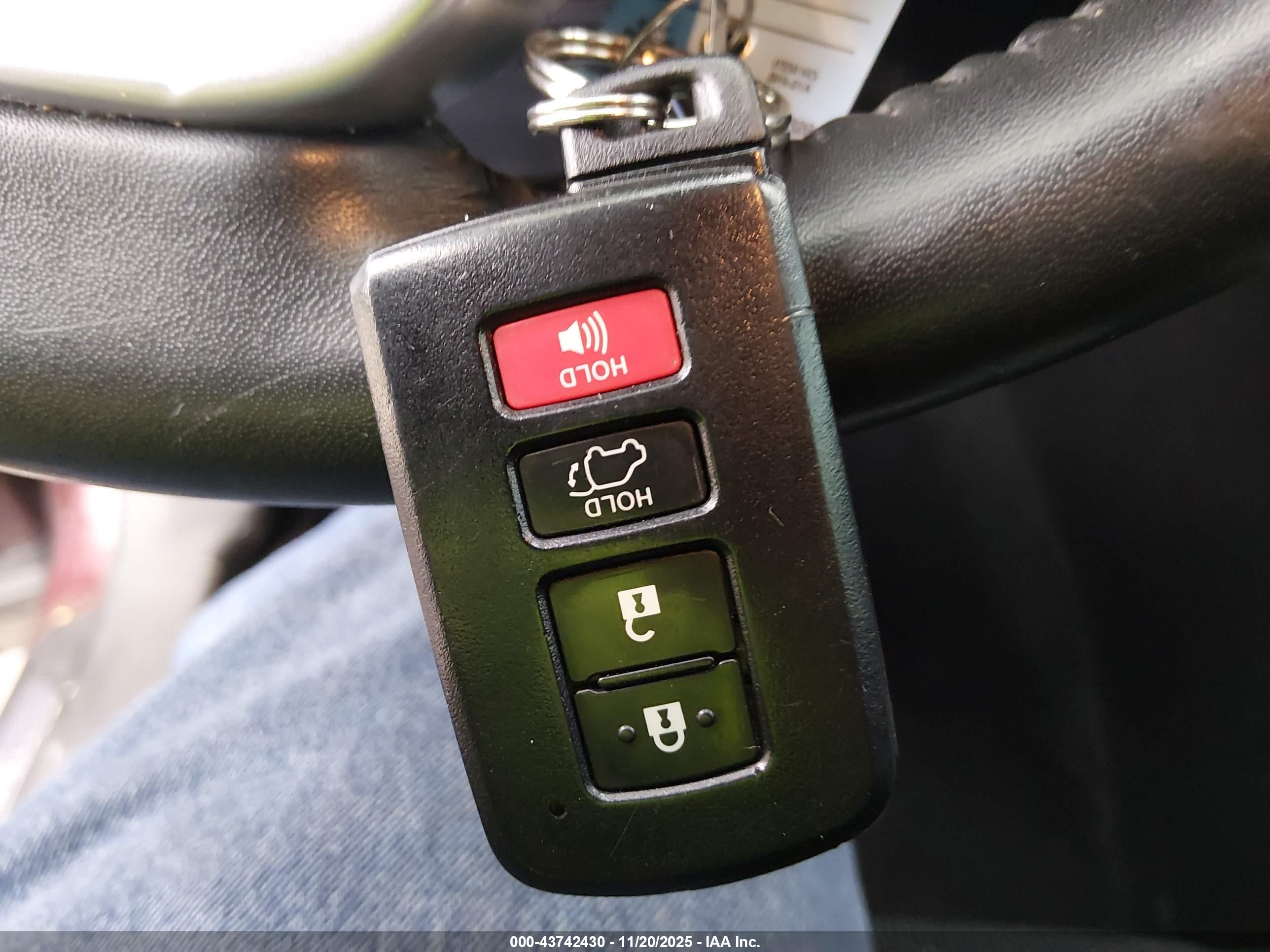 TOYOTA HIGHLANDER image 11