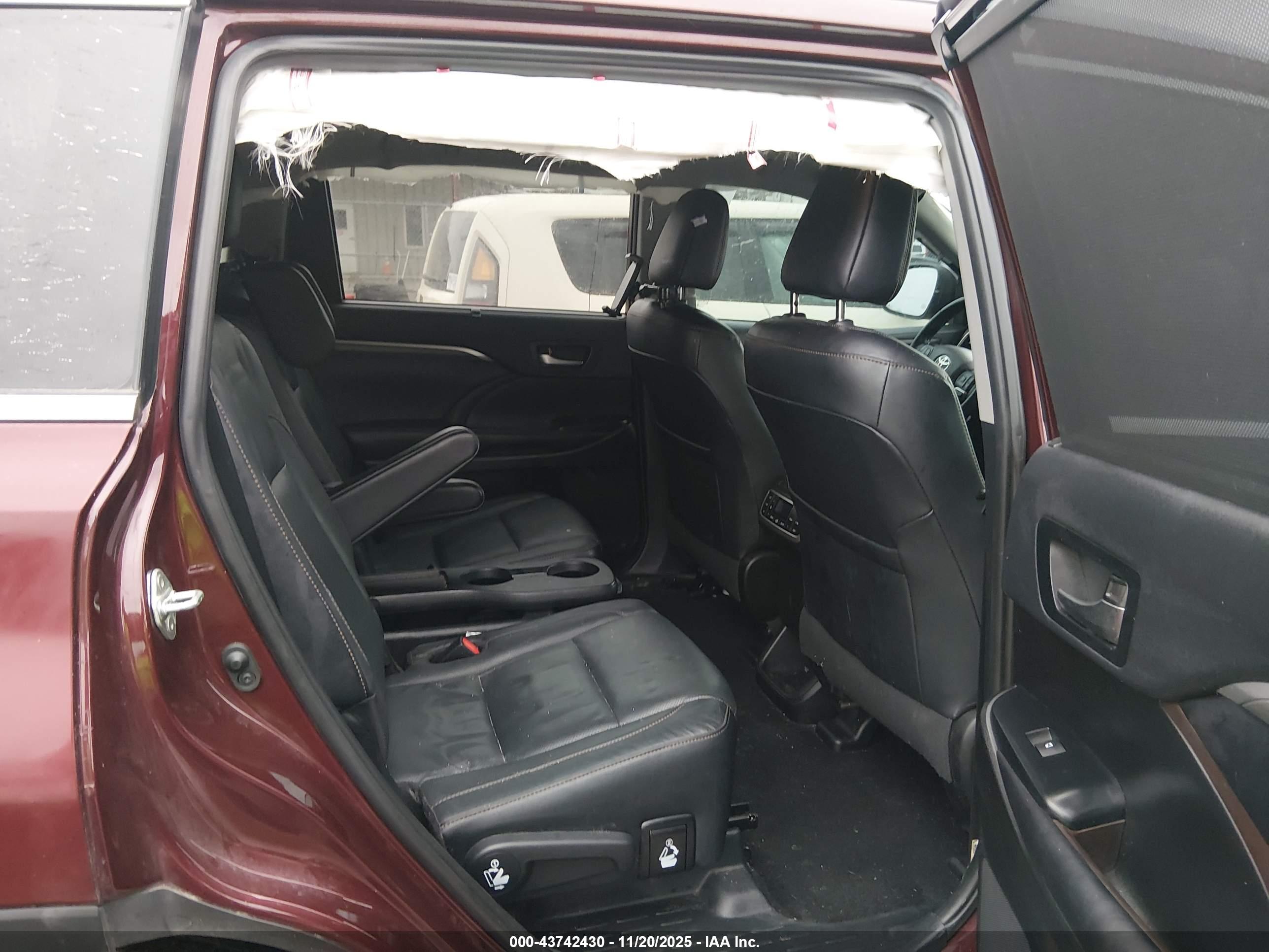 TOYOTA HIGHLANDER image 8