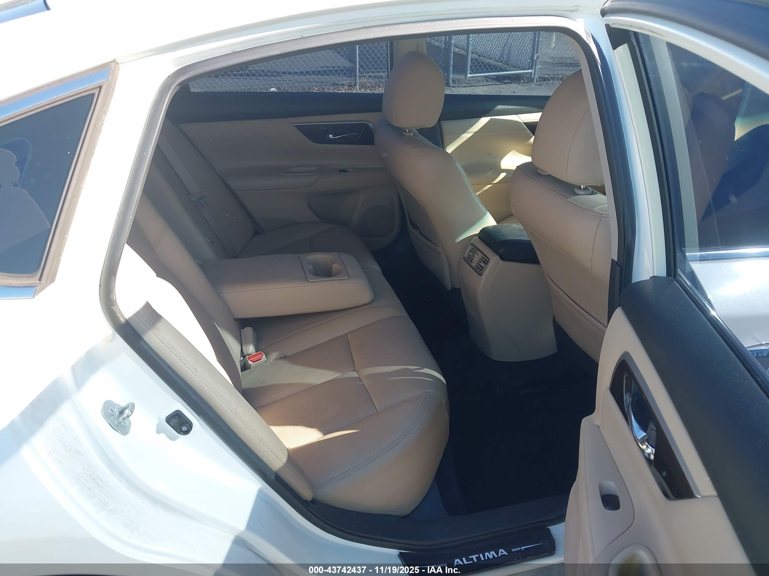 NISSAN ALTIMA image 8