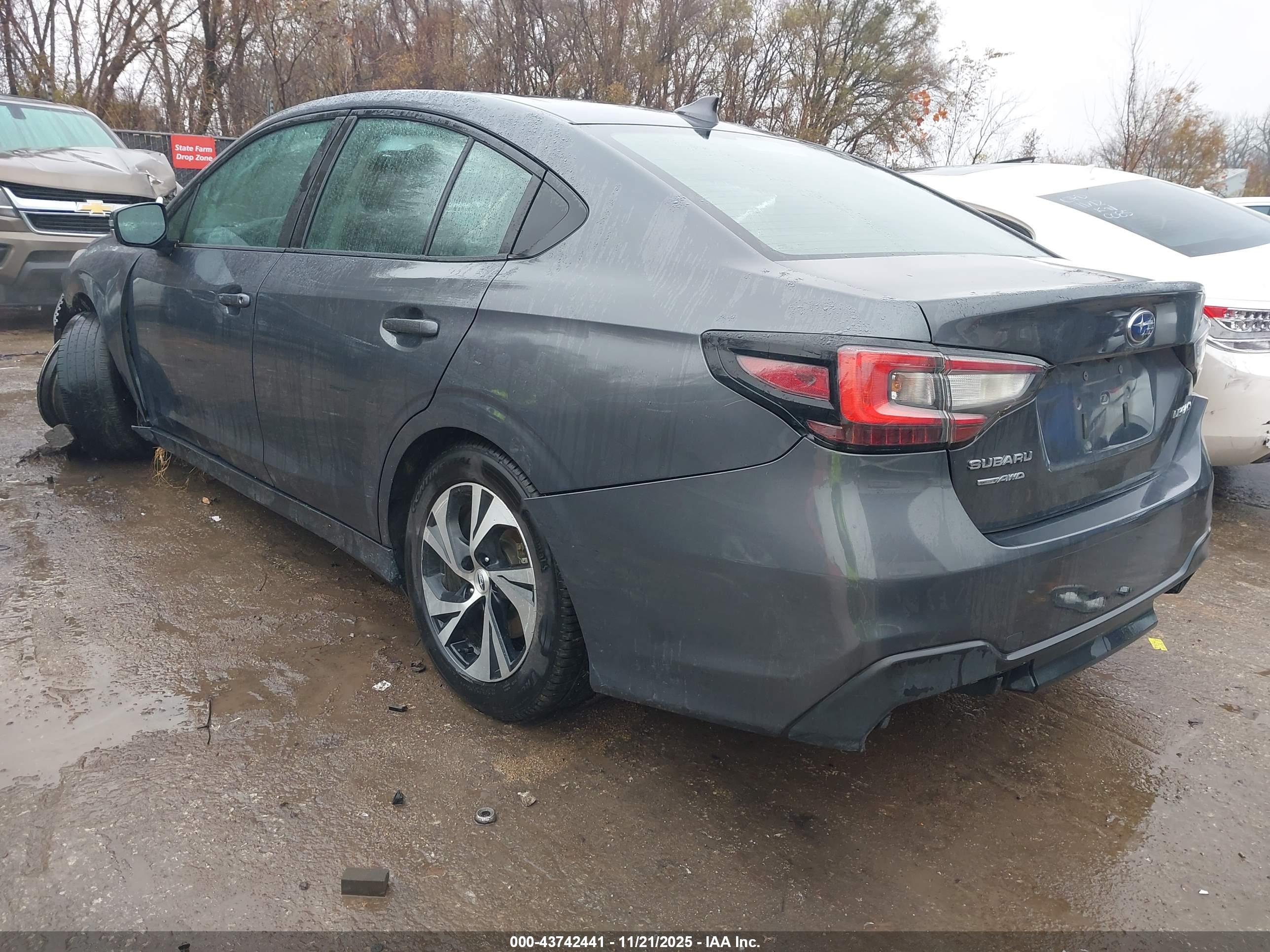 SUBARU LEGACY image 3