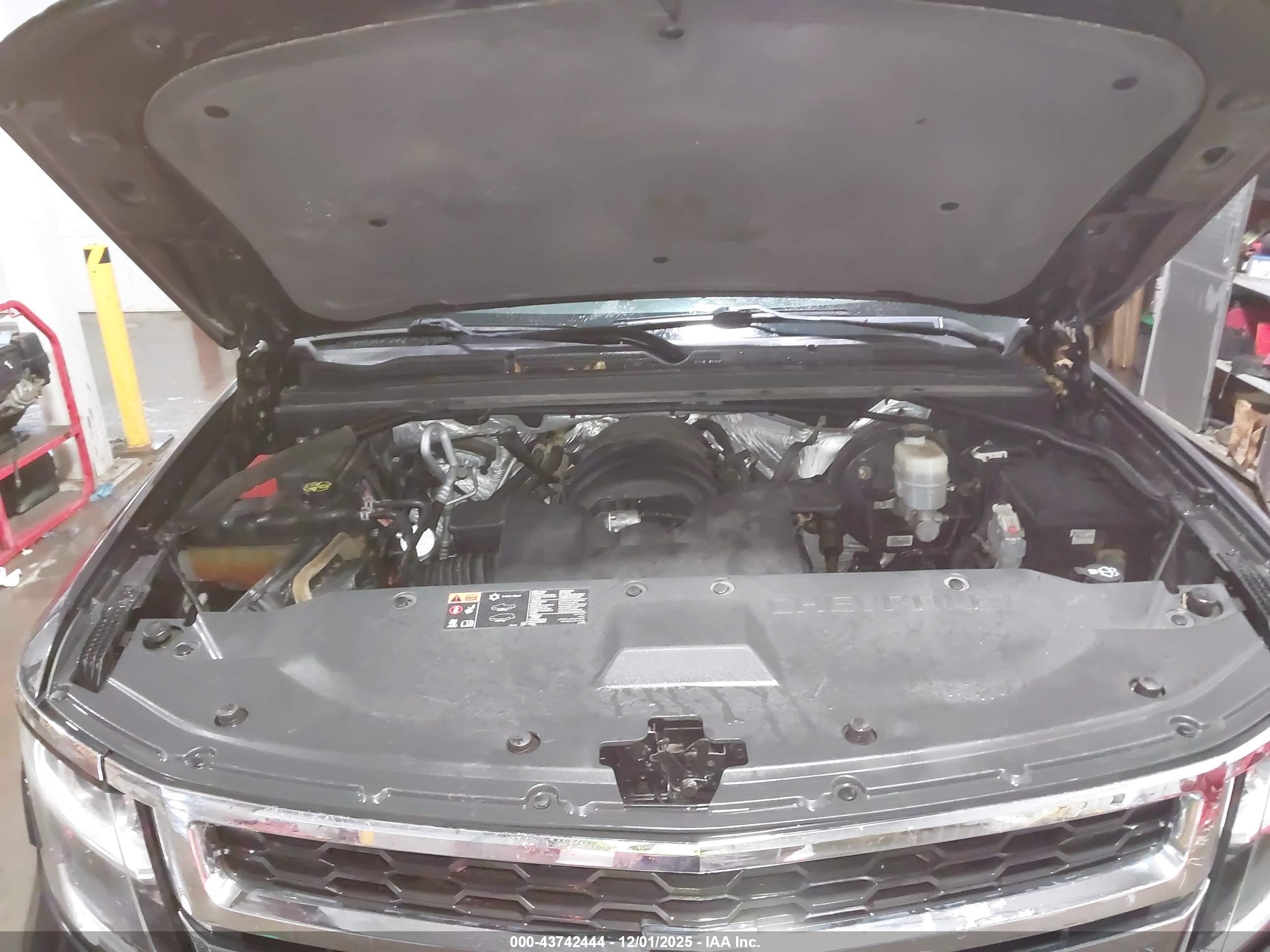 CHEVROLET SUBURBAN image 10