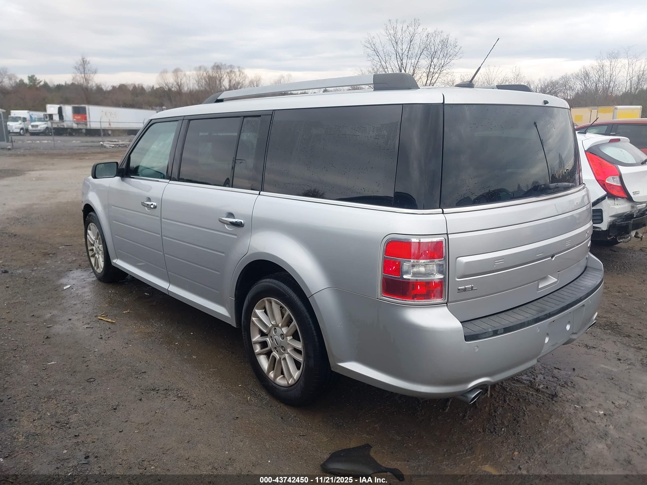 FORD FLEX image 3