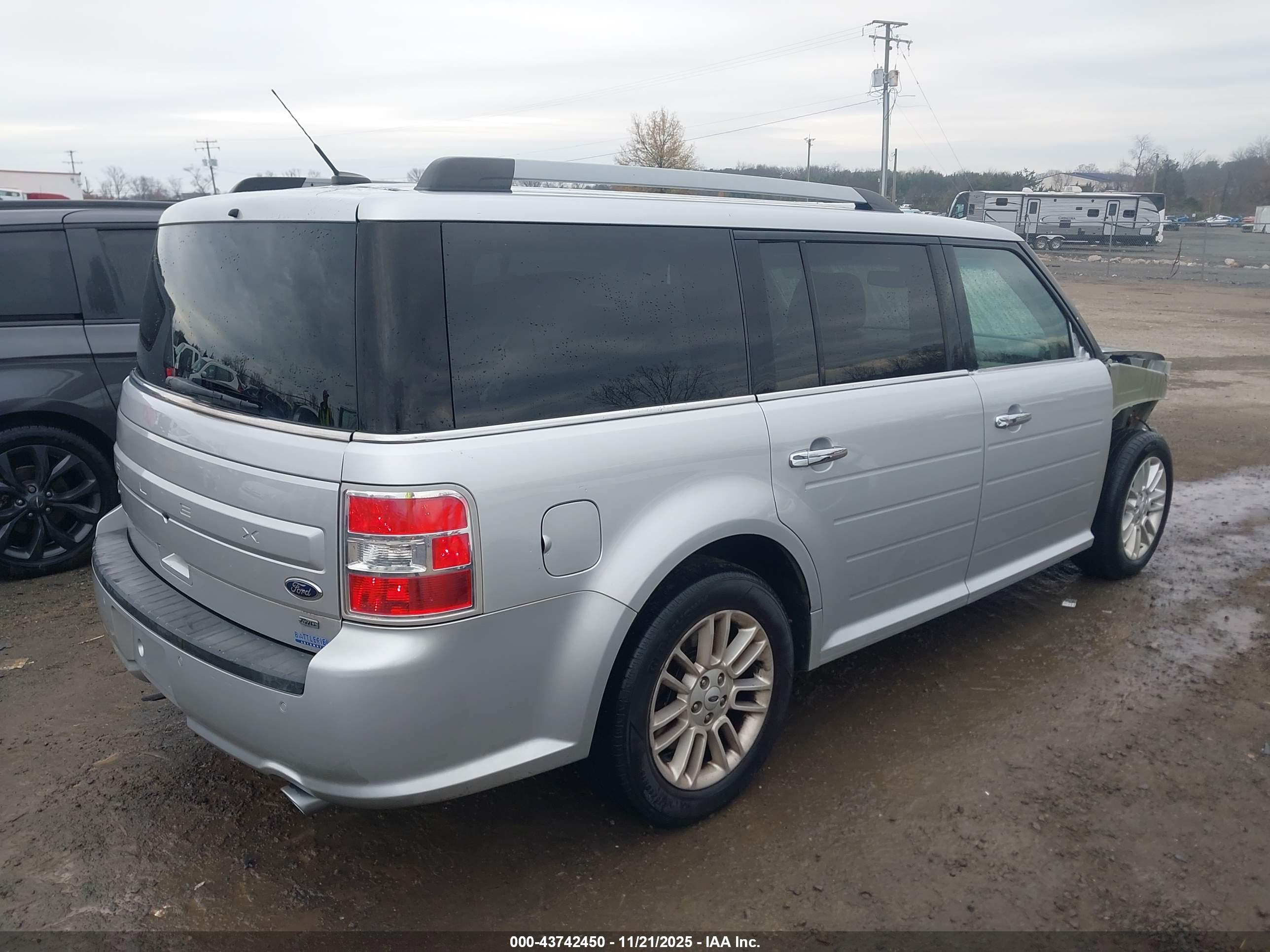 FORD FLEX image 4