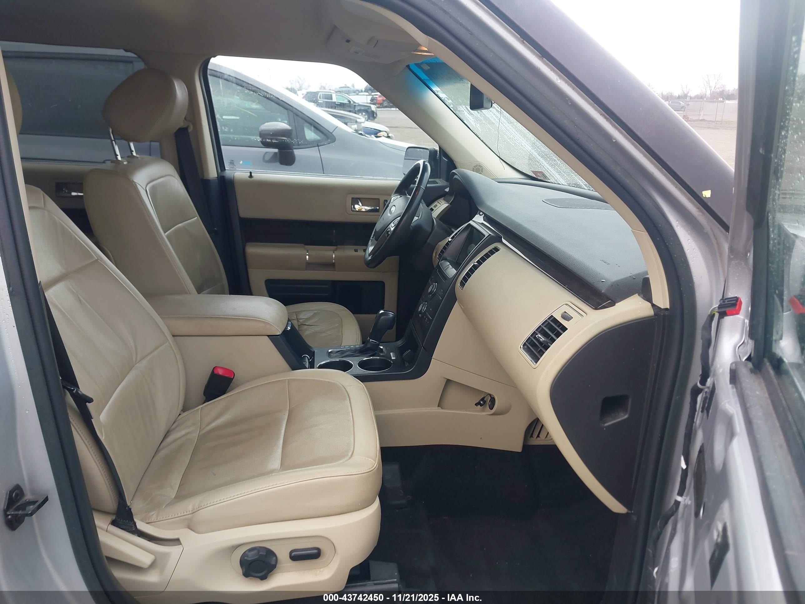 FORD FLEX image 5