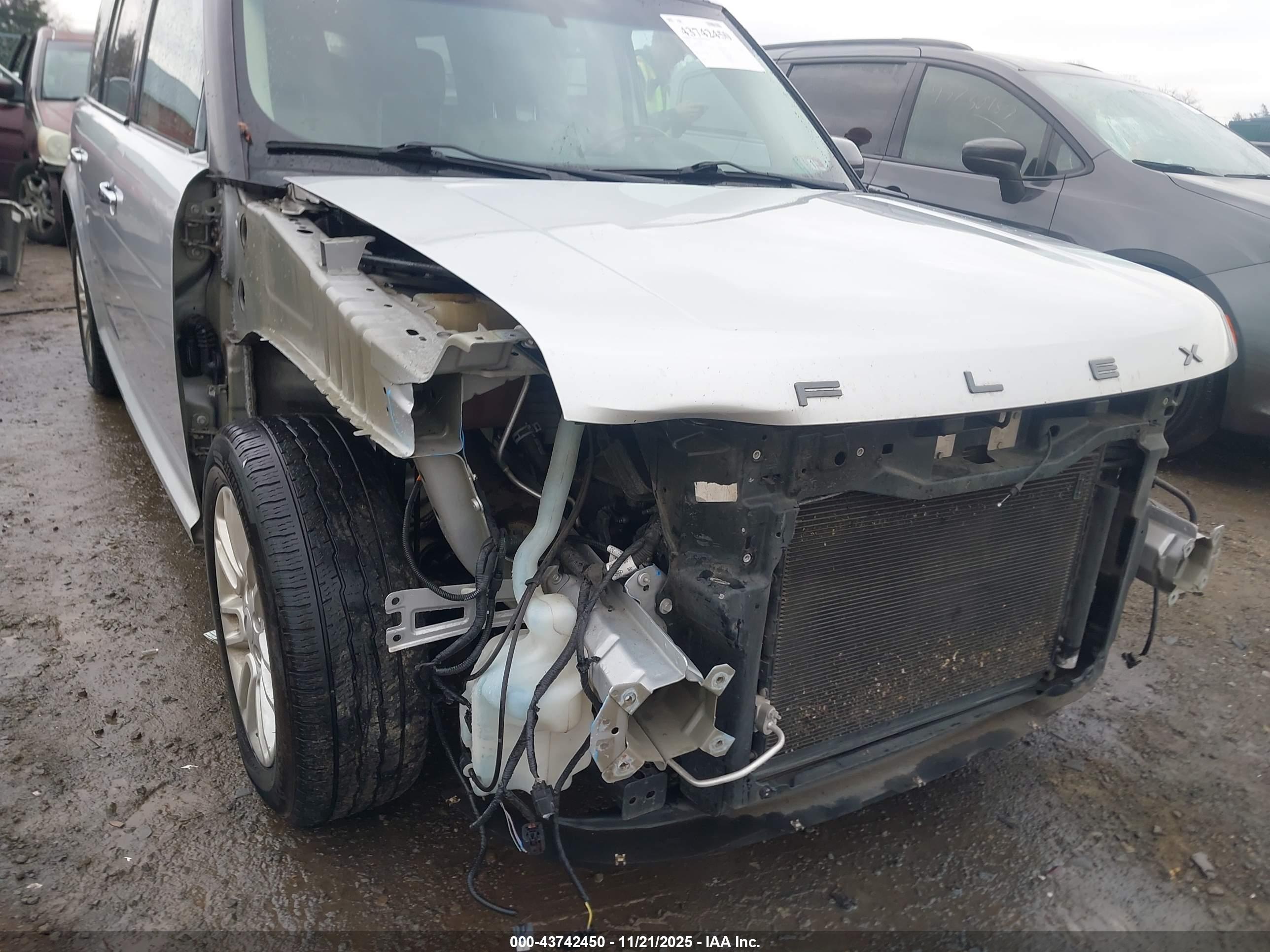 FORD FLEX image 6