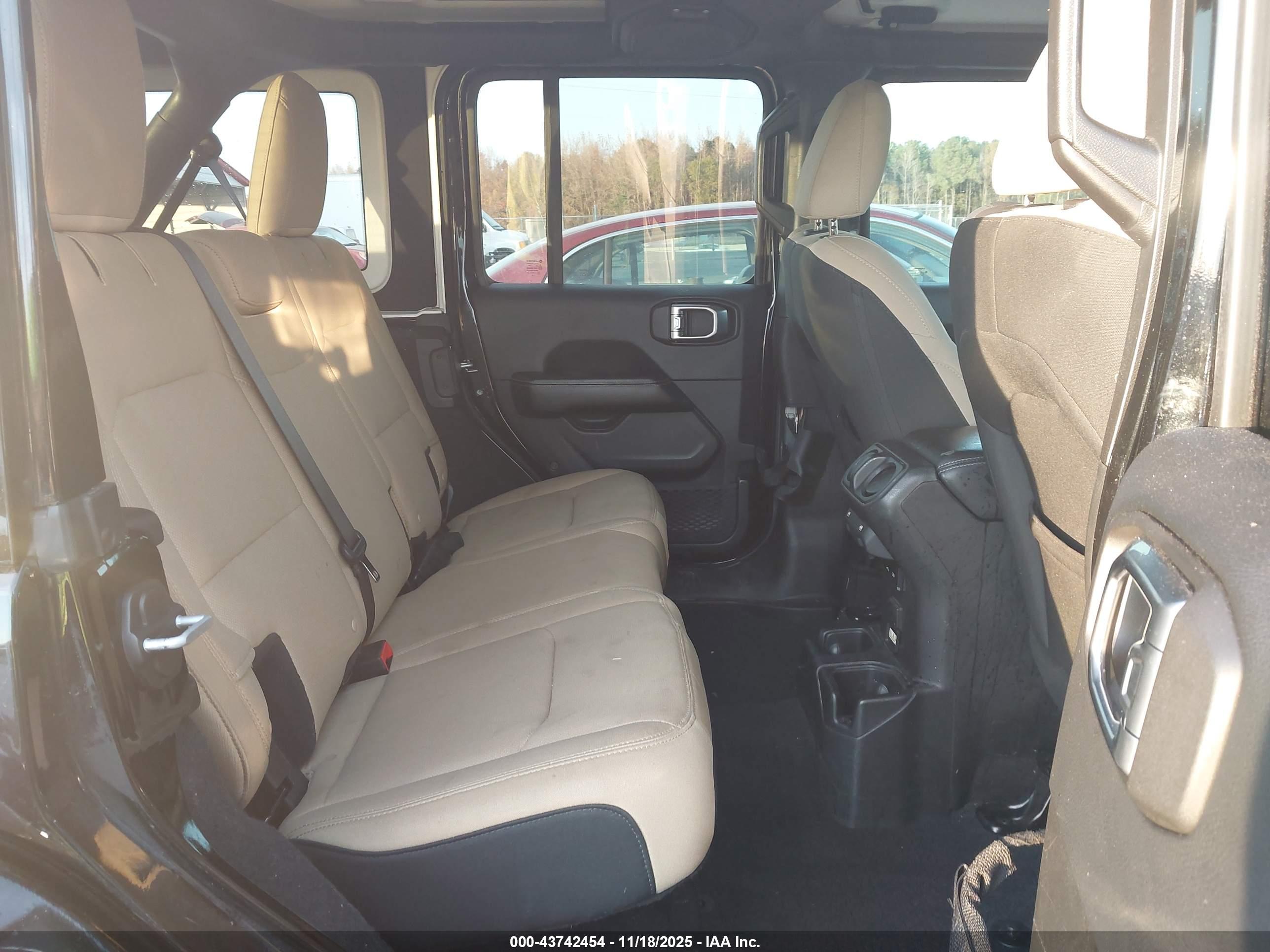 JEEP WRANGLER image 8