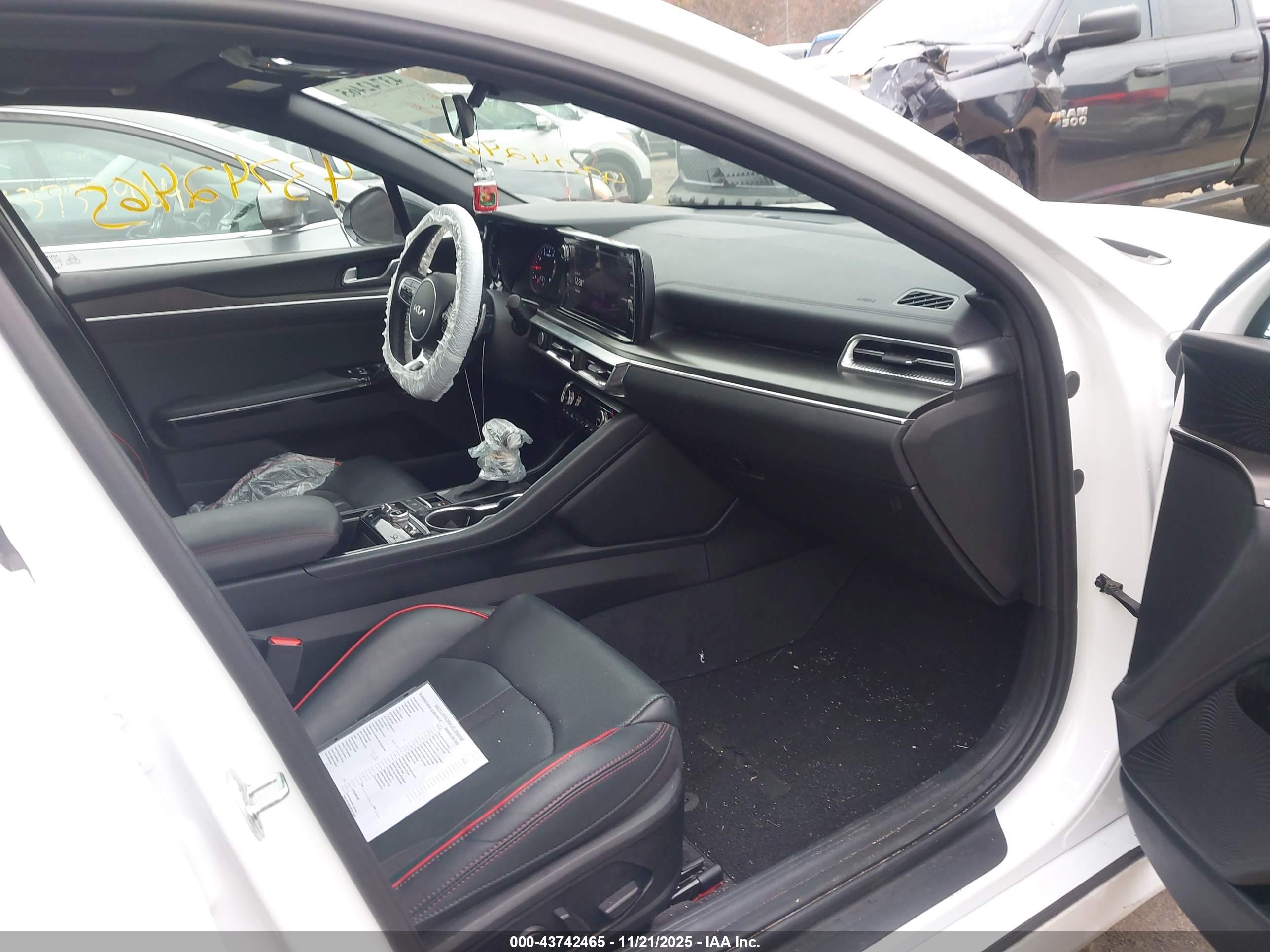 KIA K5 image 5