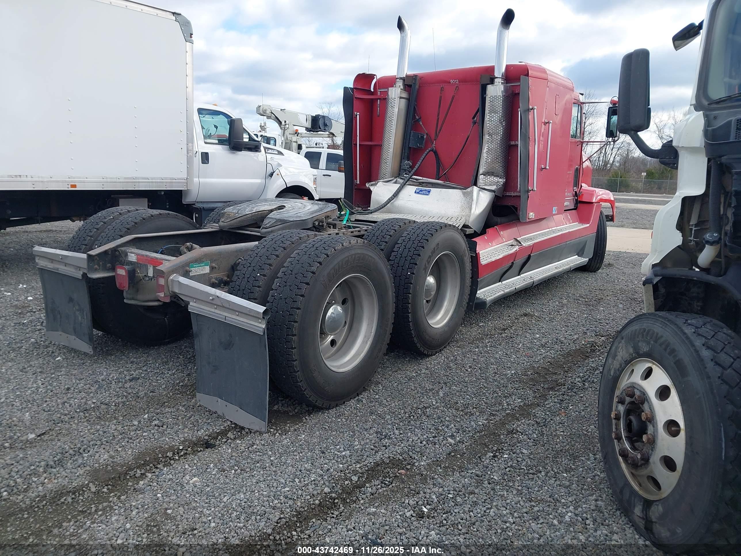 FREIGHTLINER CONVENTIONAL image 4