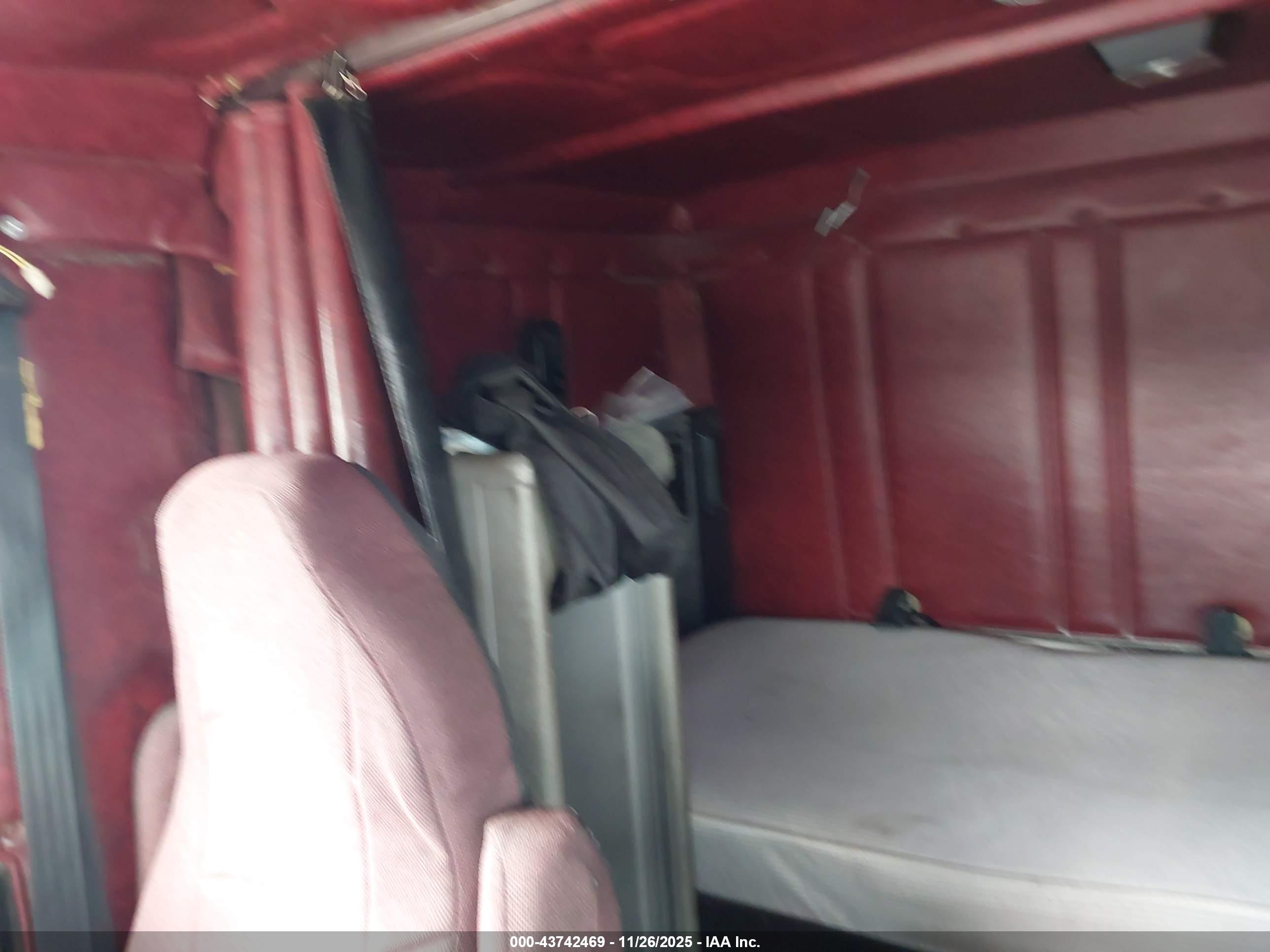 FREIGHTLINER CONVENTIONAL image 7