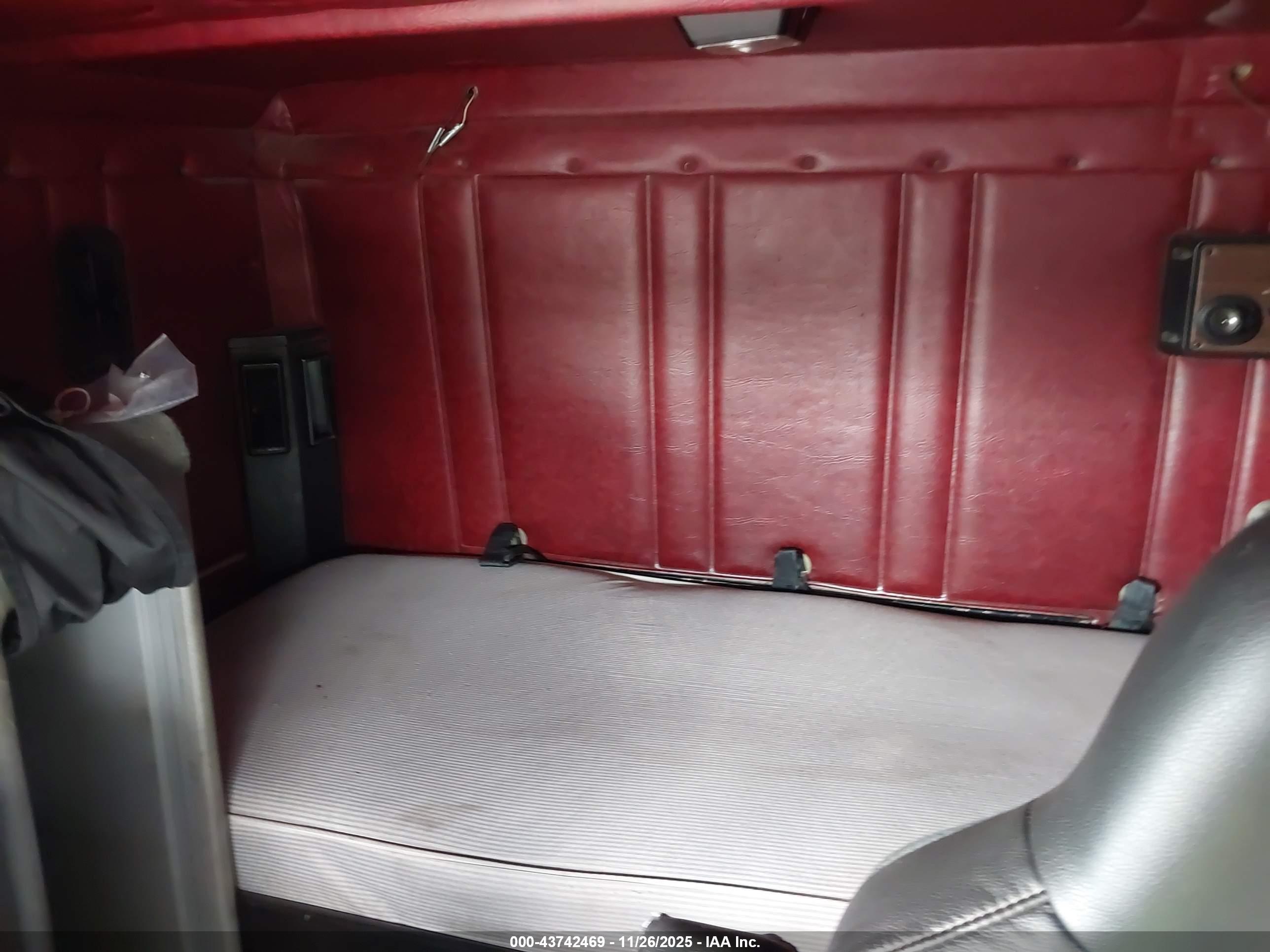 FREIGHTLINER CONVENTIONAL image 8
